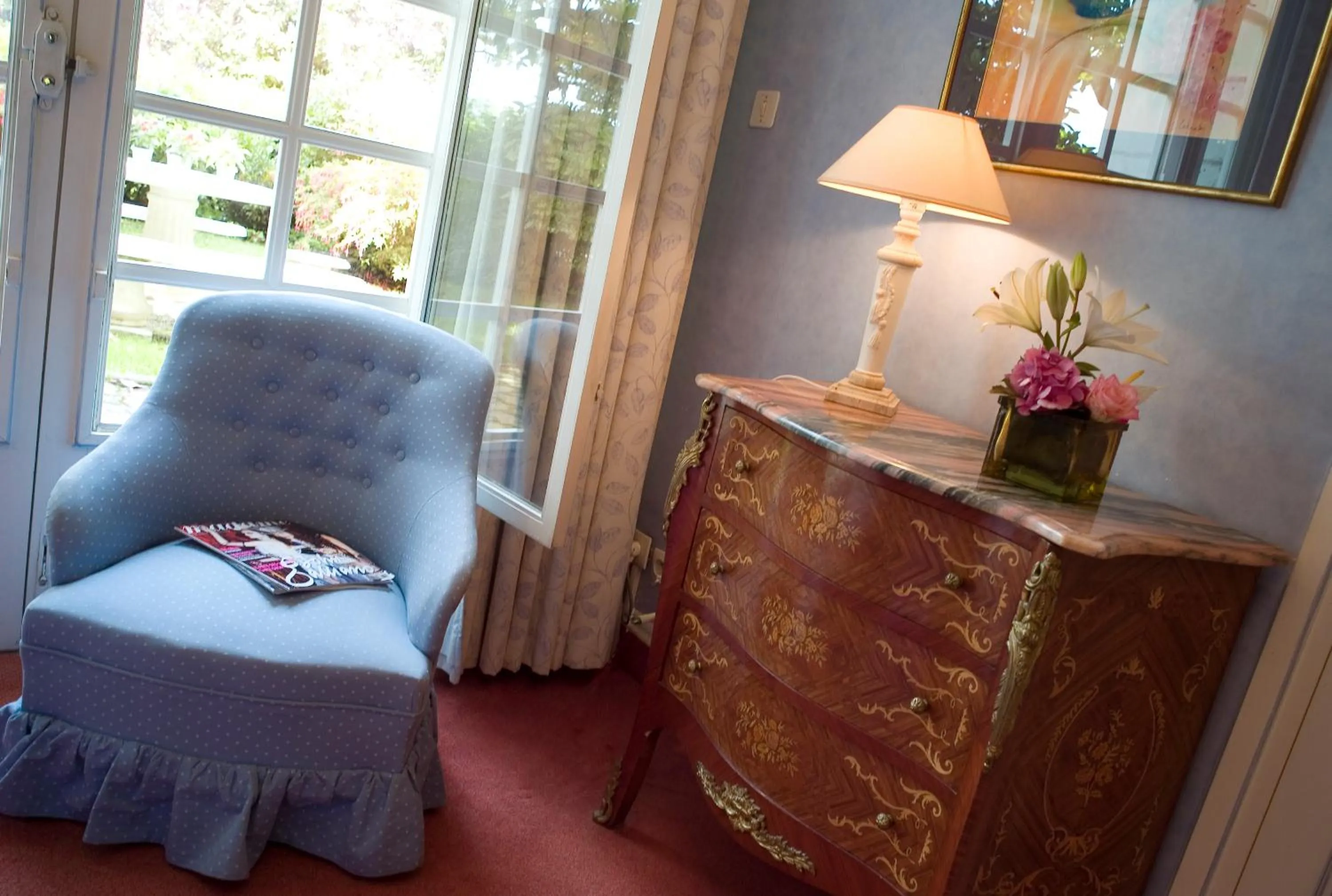 Lounge or bar in Château de Beaulieu et Magnolia Spa, The Originals Relais