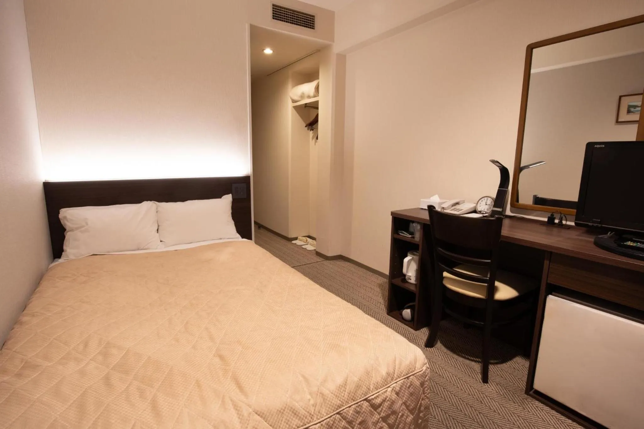 Bed in Hotel Sunroute Matsuyama