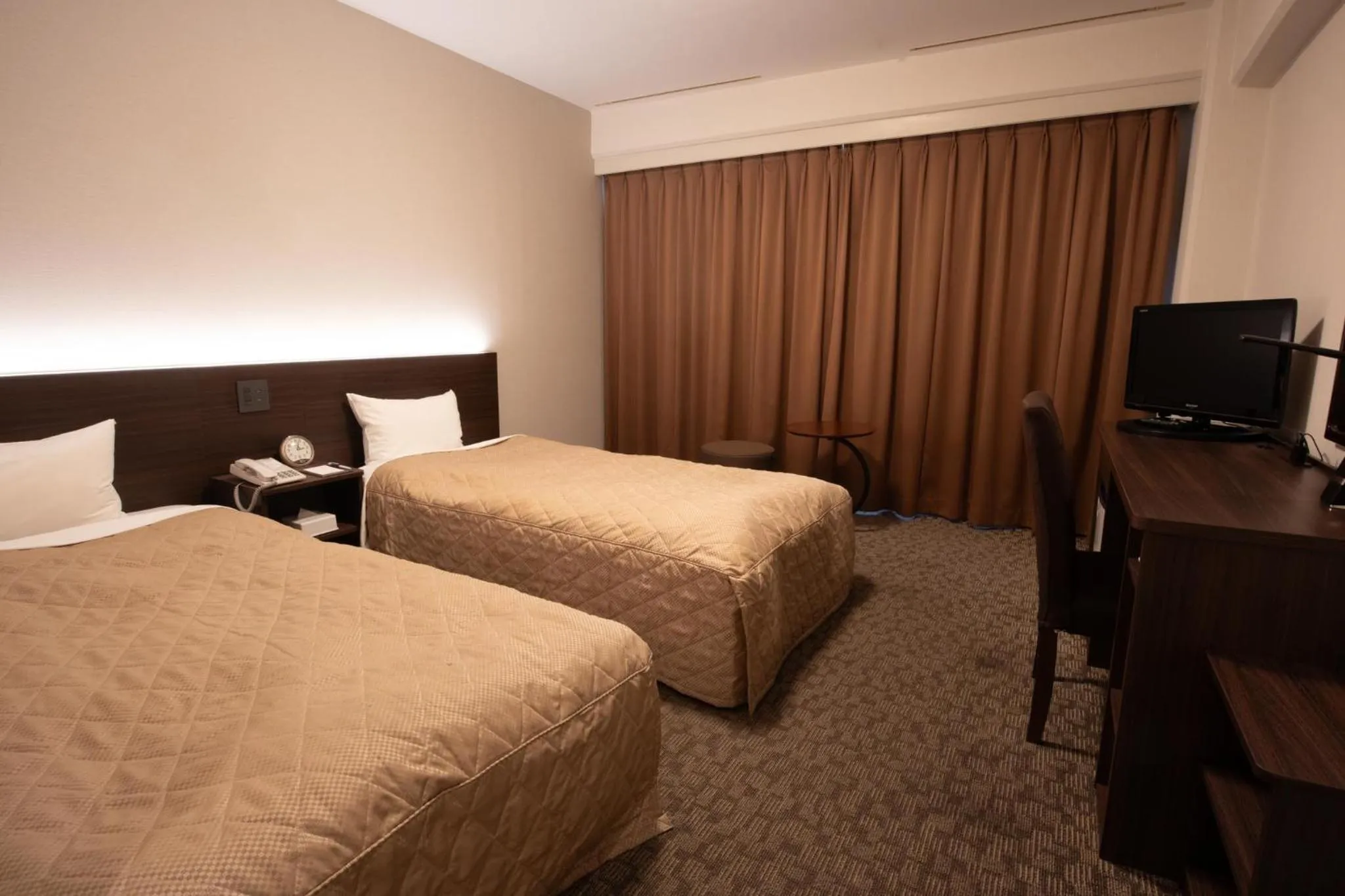 Bed in Hotel Sunroute Matsuyama