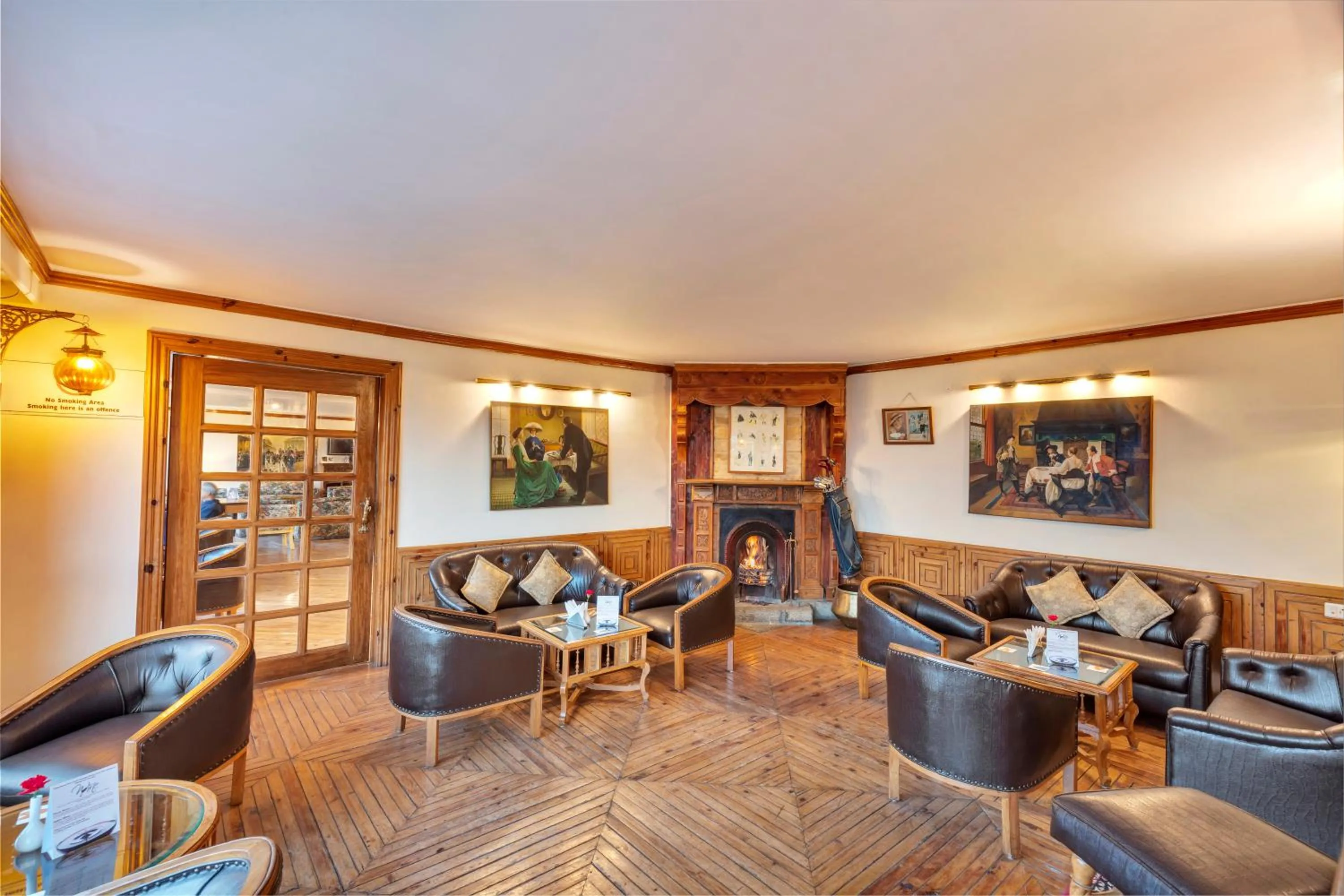 Lounge or bar in Club Mahindra Mashobra