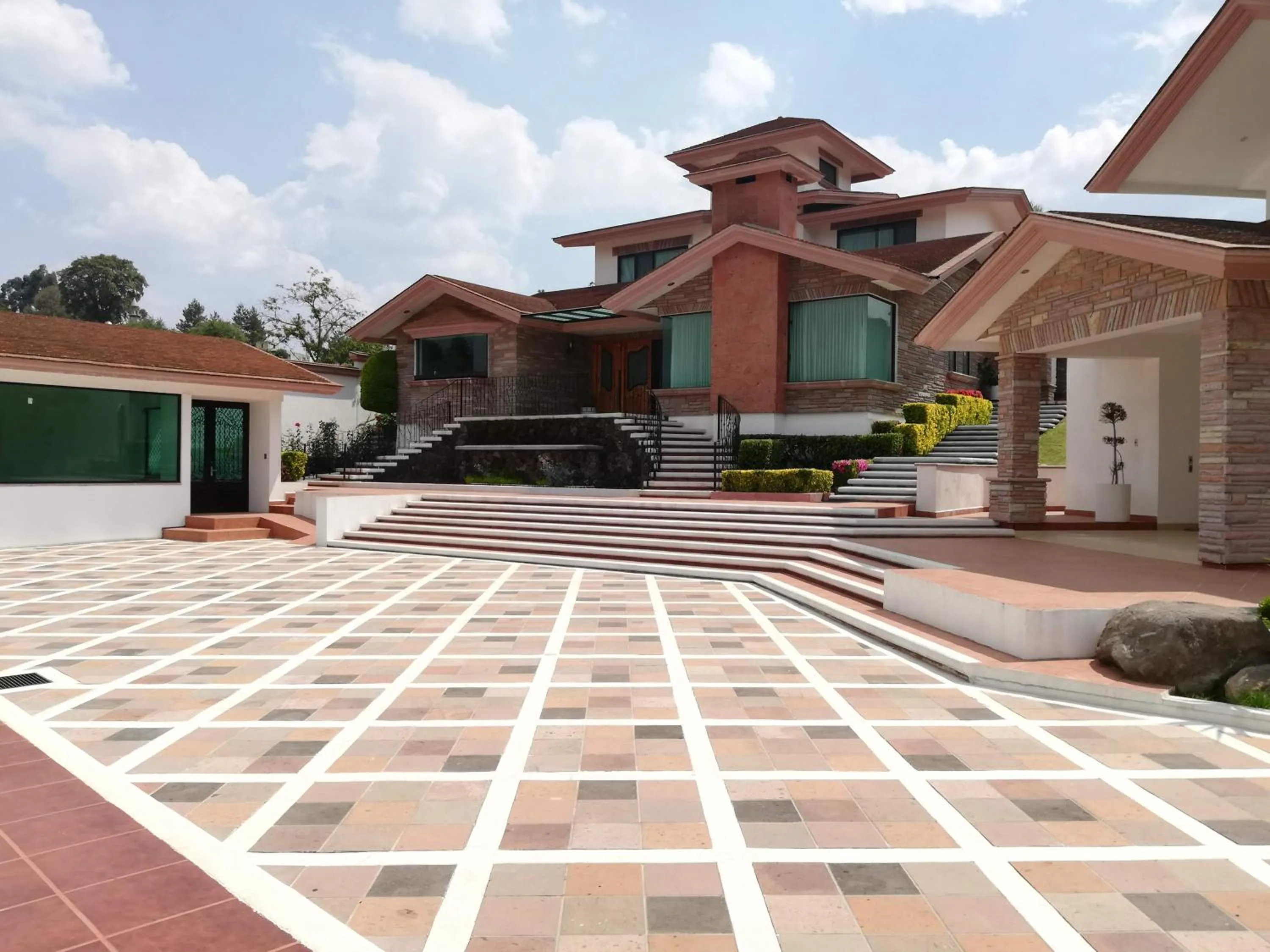 Facade/entrance in Hacienda Maxdá