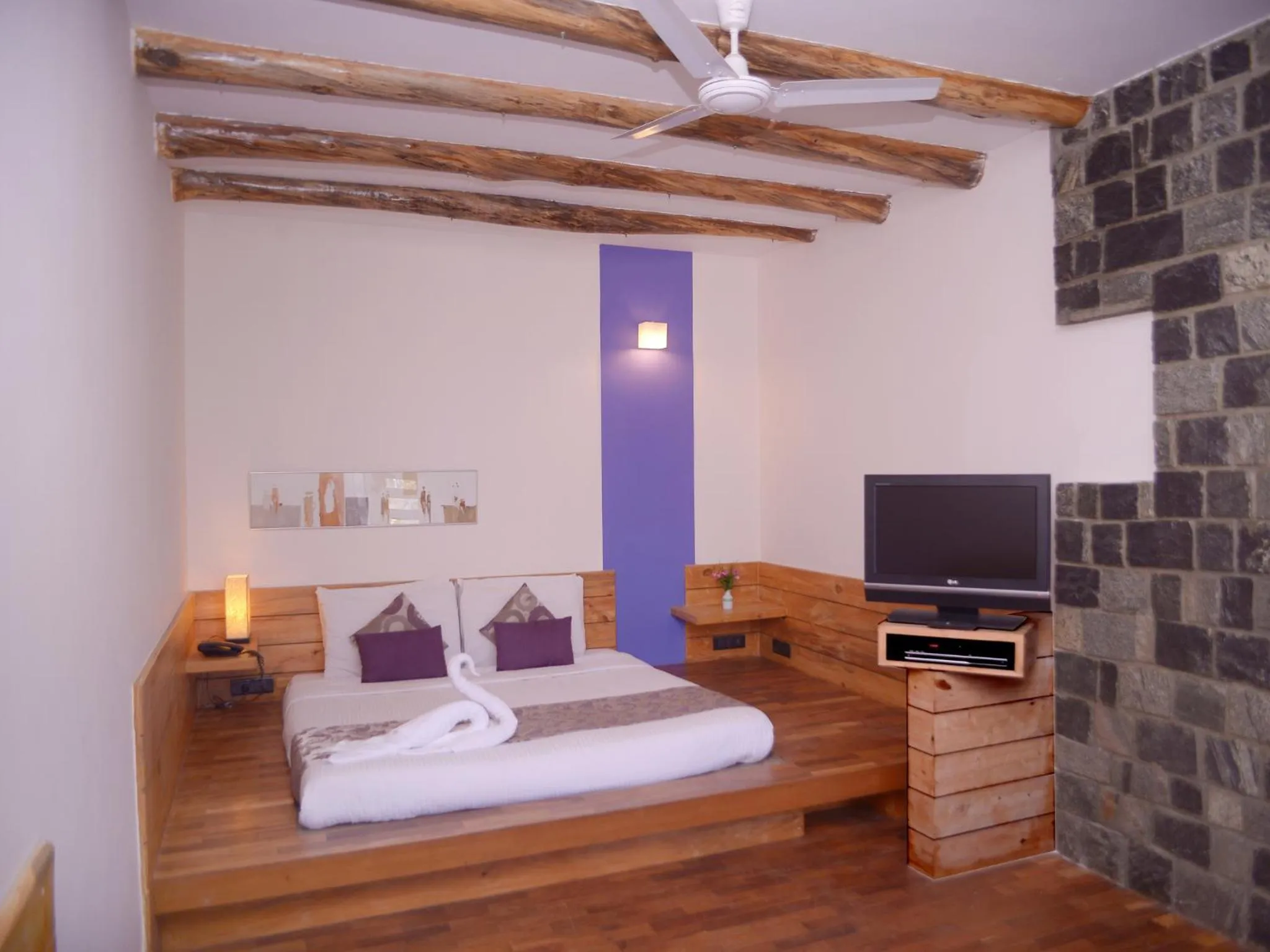 Decorative detail, Bed in Club Mahindra Danish Villa, Ooty