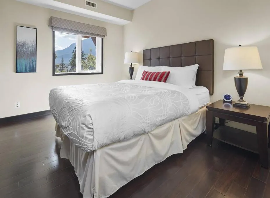 Bed in Sundance Suite - Beautiful Condo With Open Pool And Hot Tub