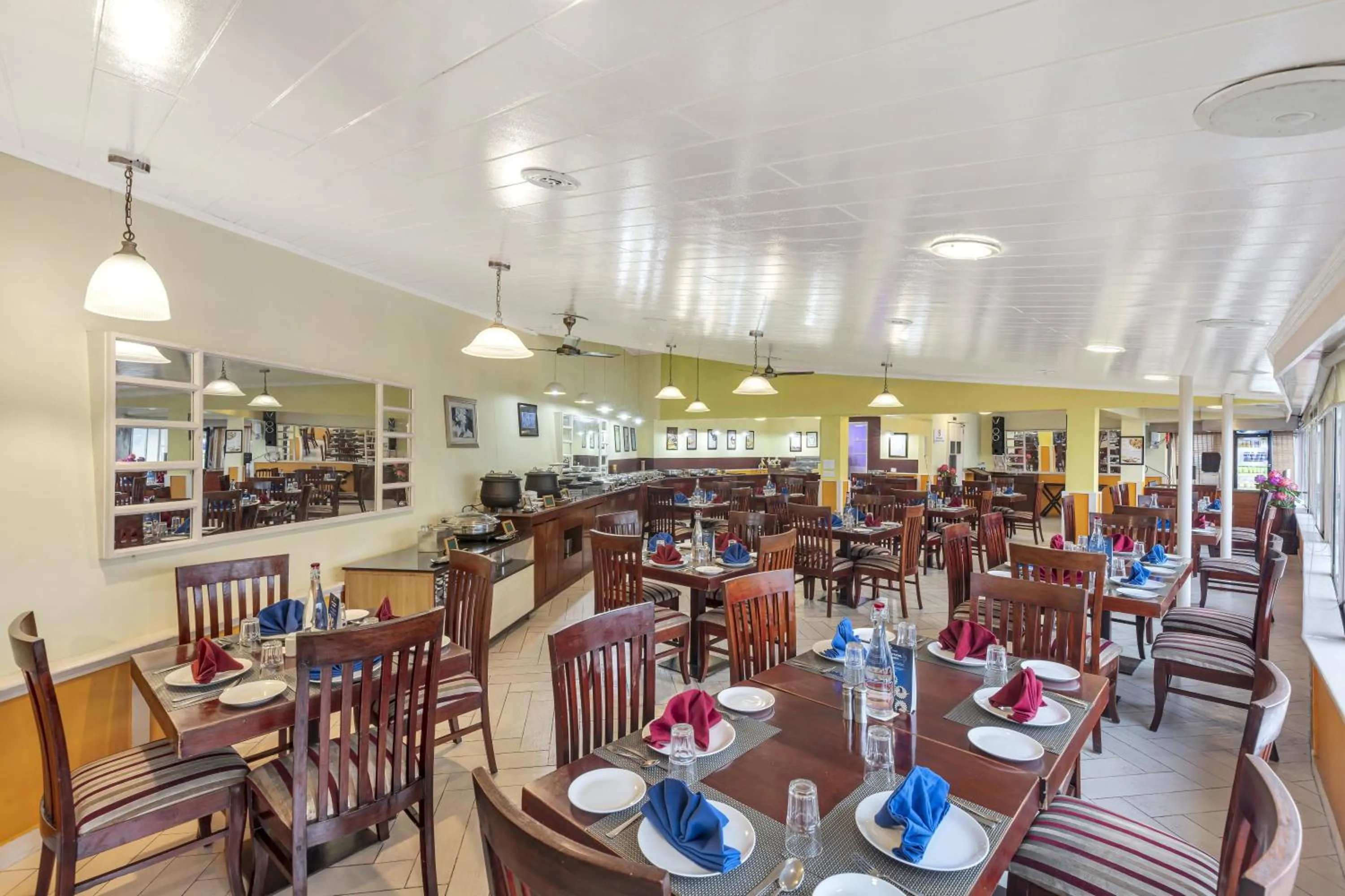 Restaurant/places to eat in Club Mahindra Mussoorie