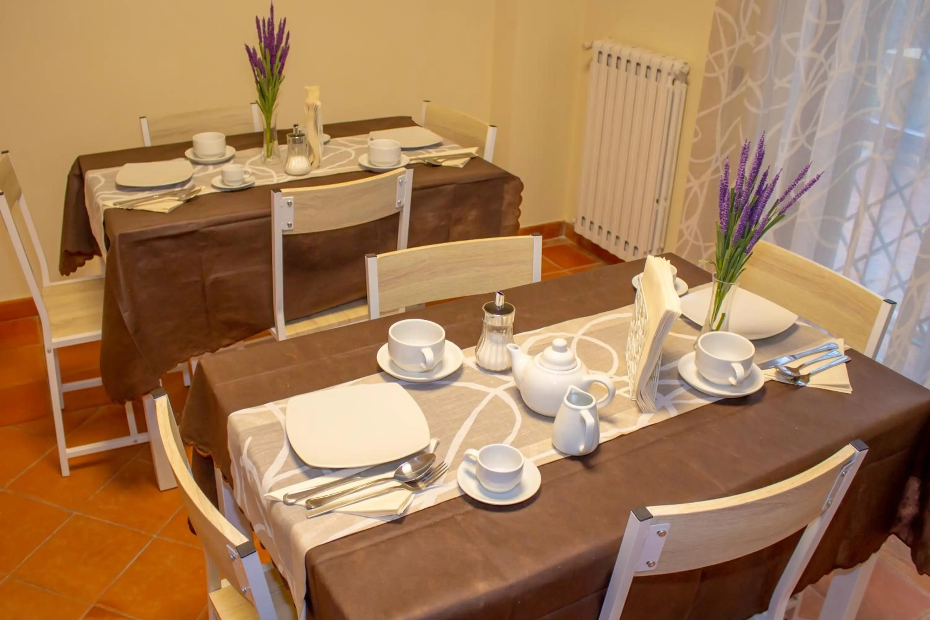 Dining area in B&B Xenia Pompei