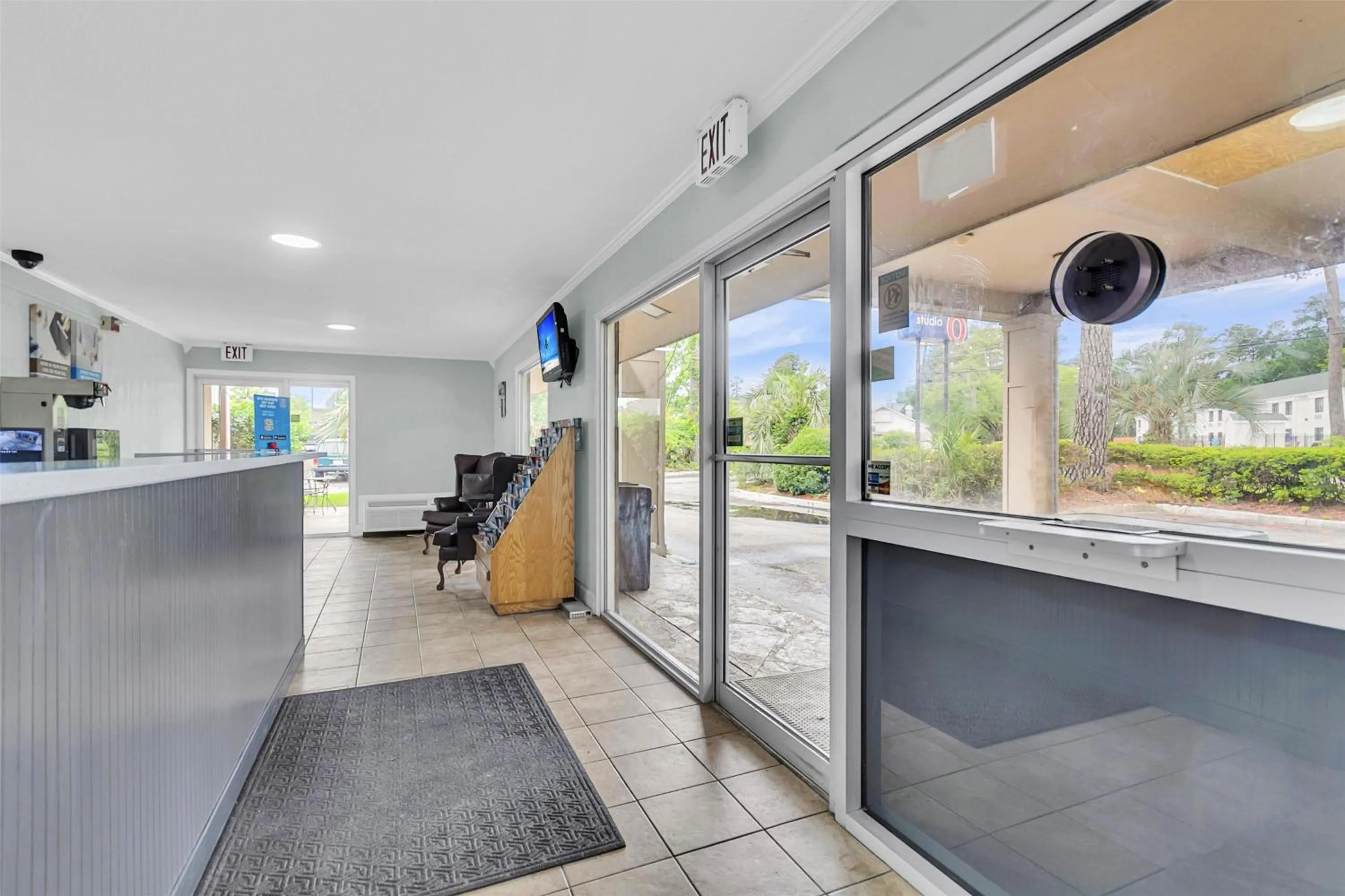 Lobby or reception in Motel 6 Summerville, SC Charleston