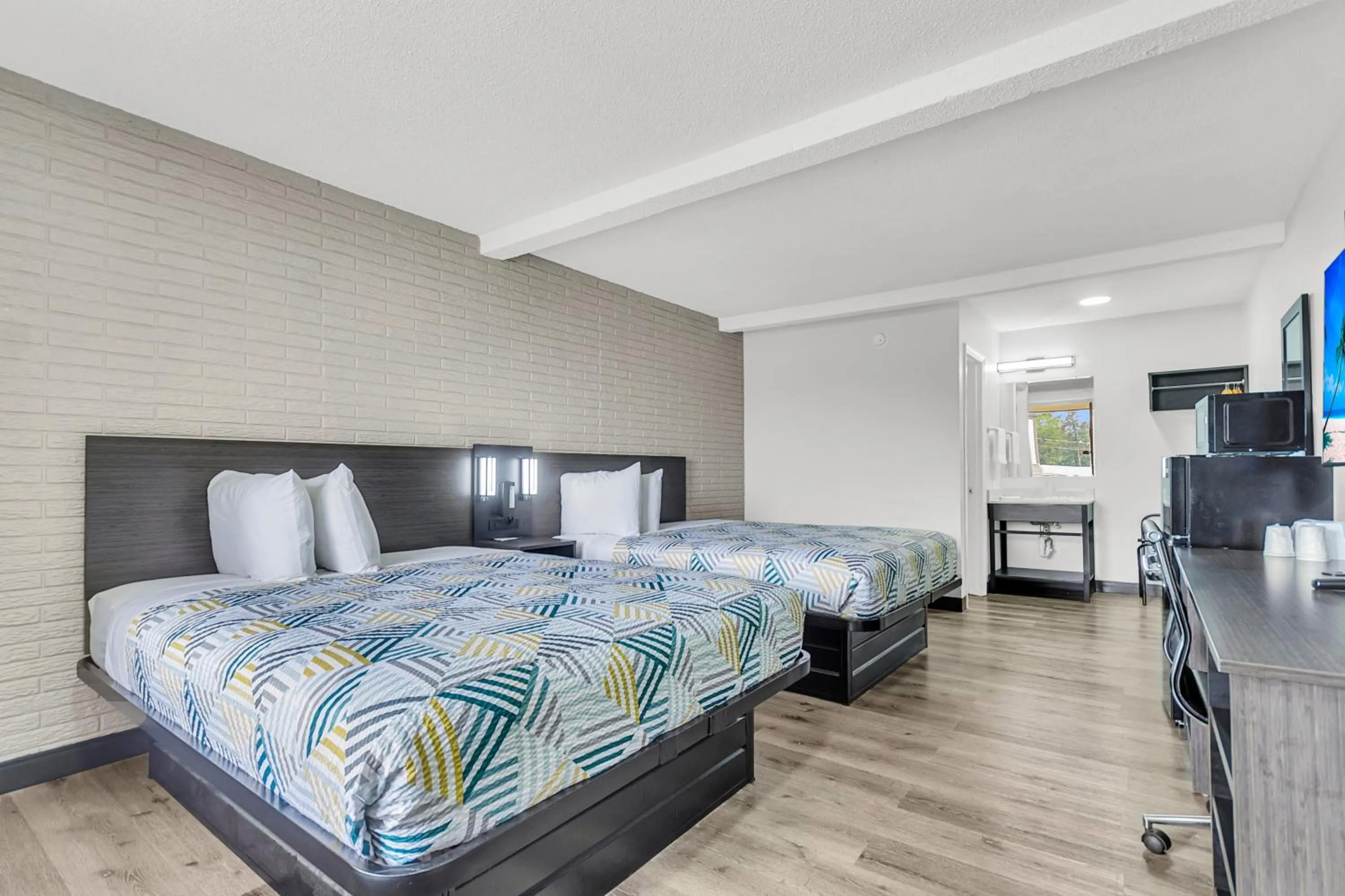 Bed in Motel 6 Summerville, SC Charleston