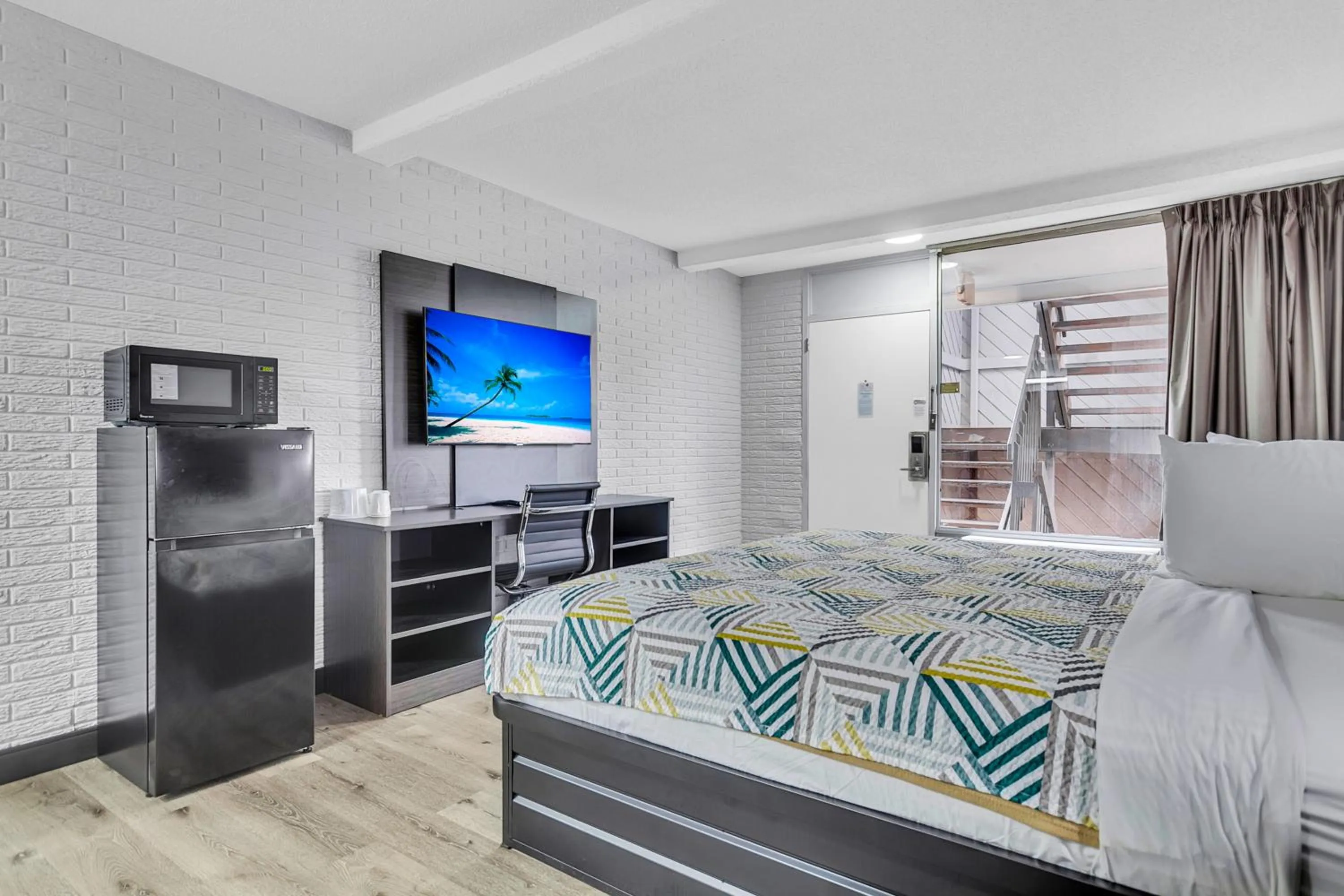 Bed in Motel 6 Summerville, SC Charleston