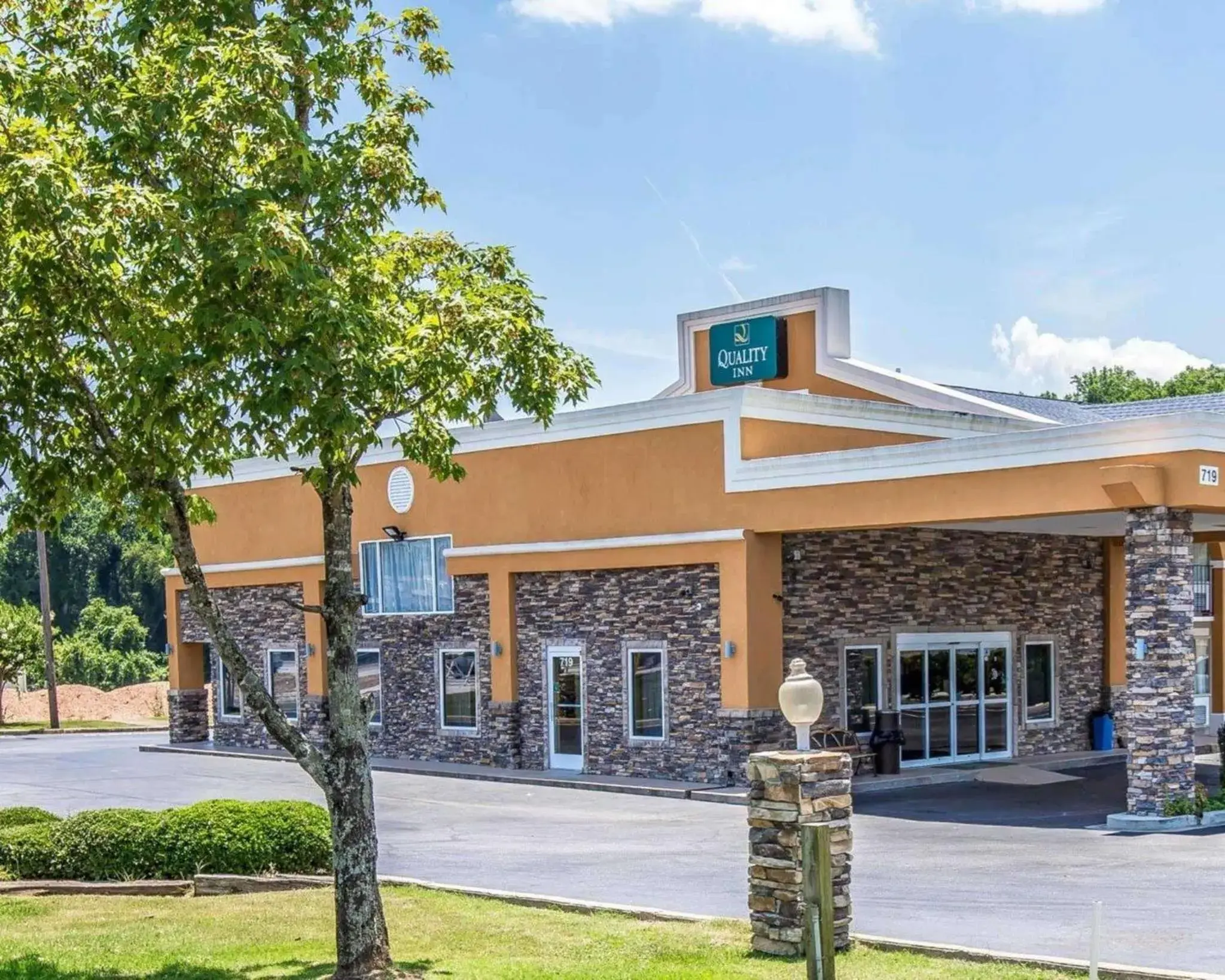 Property building in Quality Inn Greenwood Hwy 25 Property building in Quality Inn Greenwood Hwy 25