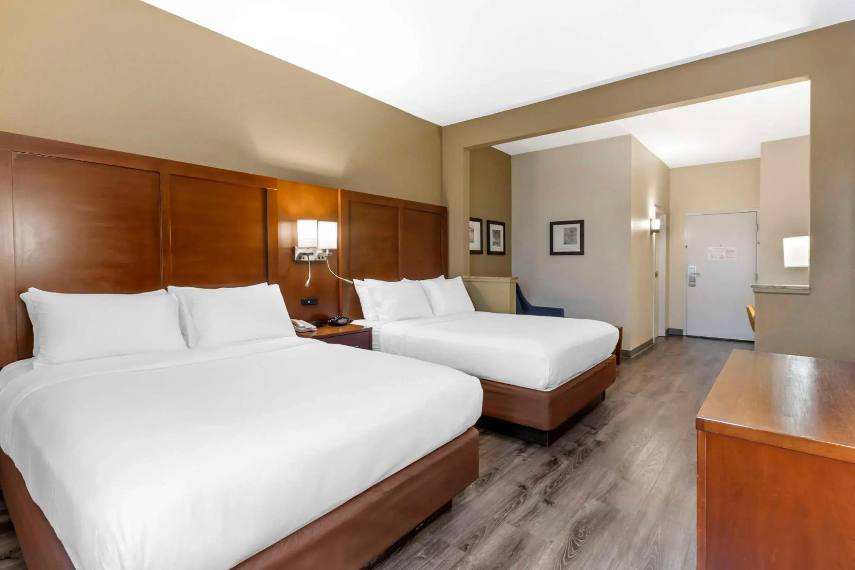 Bedroom, Bed in Comfort Suites At the University Bedroom, Bed in Comfort Suites At the University