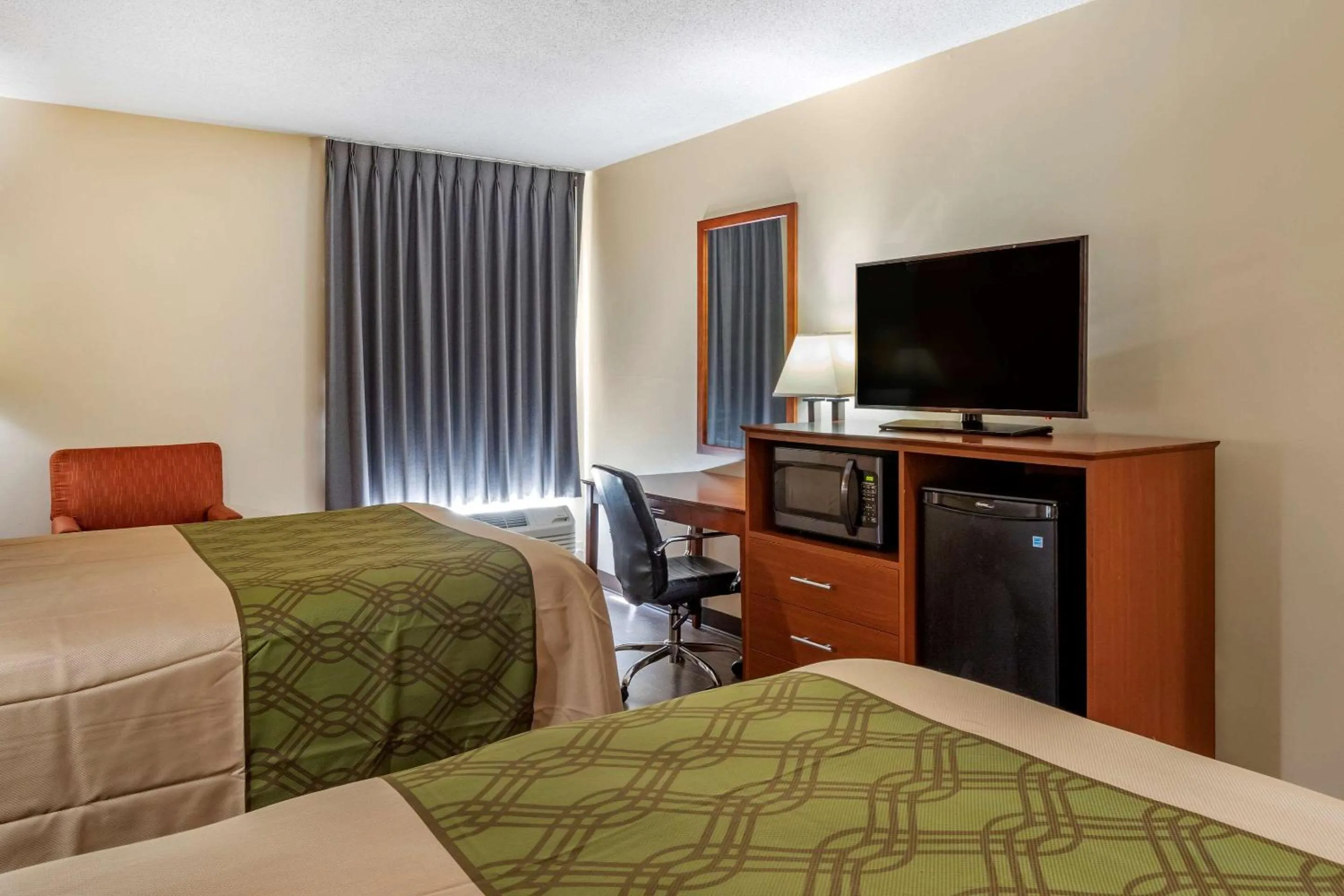 Bedroom, Bed in Econo Lodge Saint Stephen