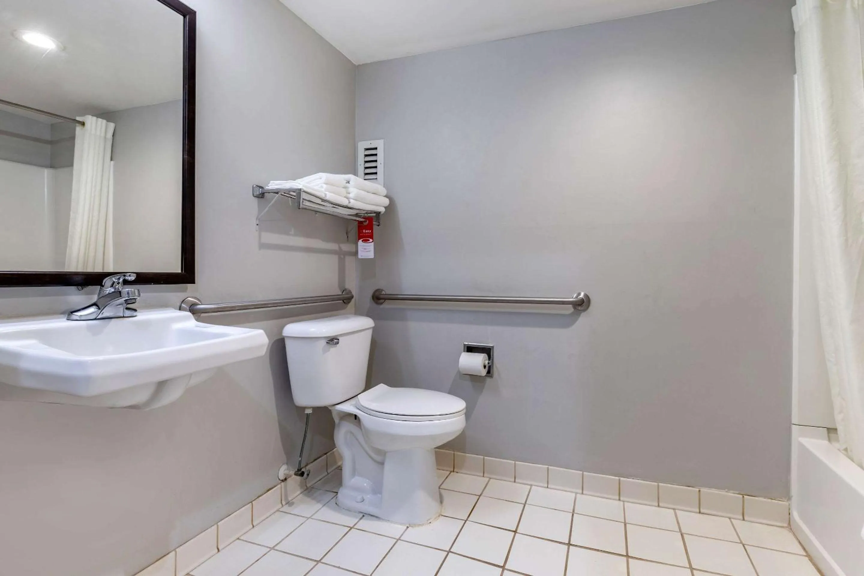 Bedroom in Econo Lodge Saint Stephen