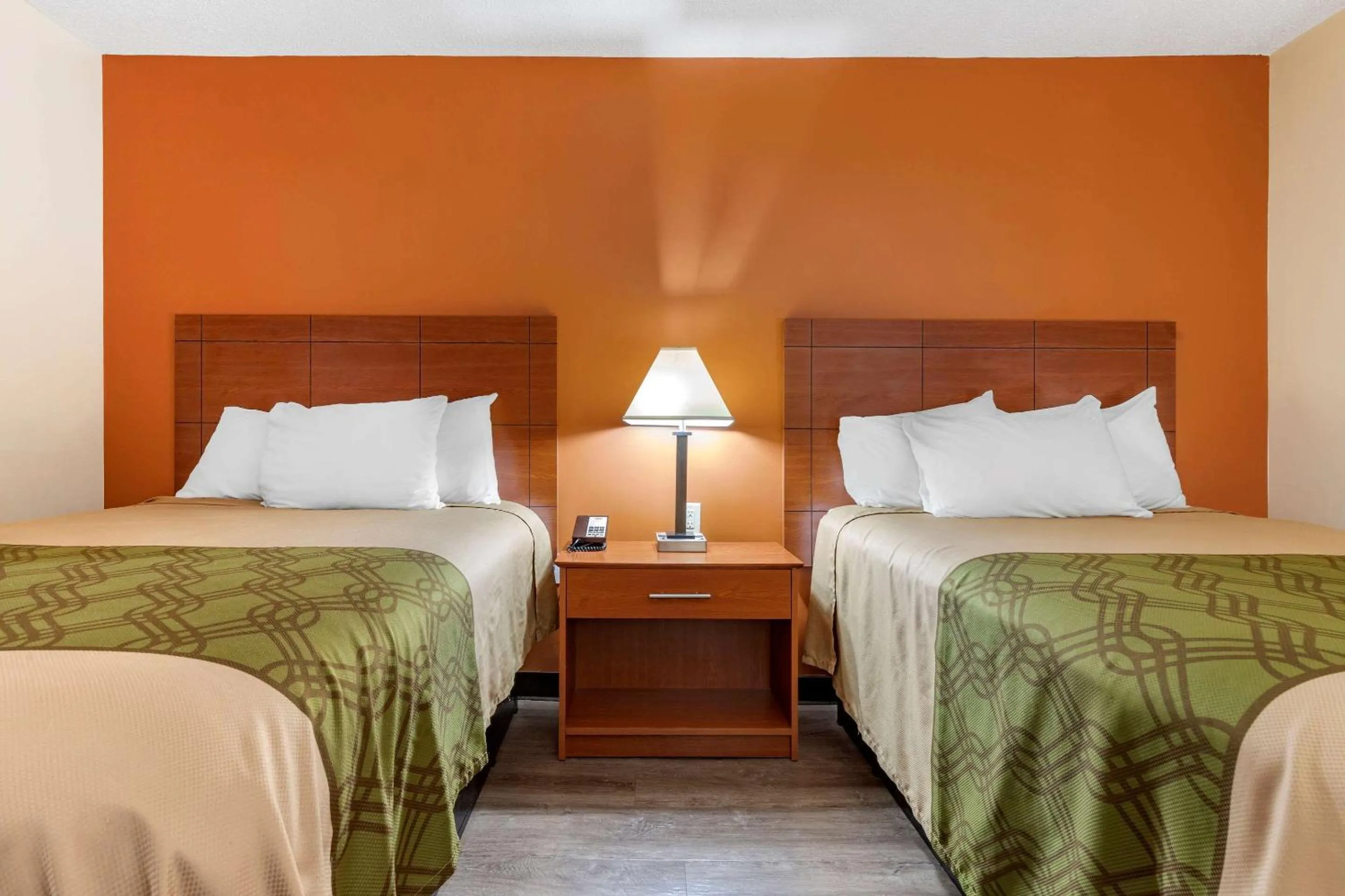 Photo of the whole room, Bed in Econo Lodge Saint Stephen