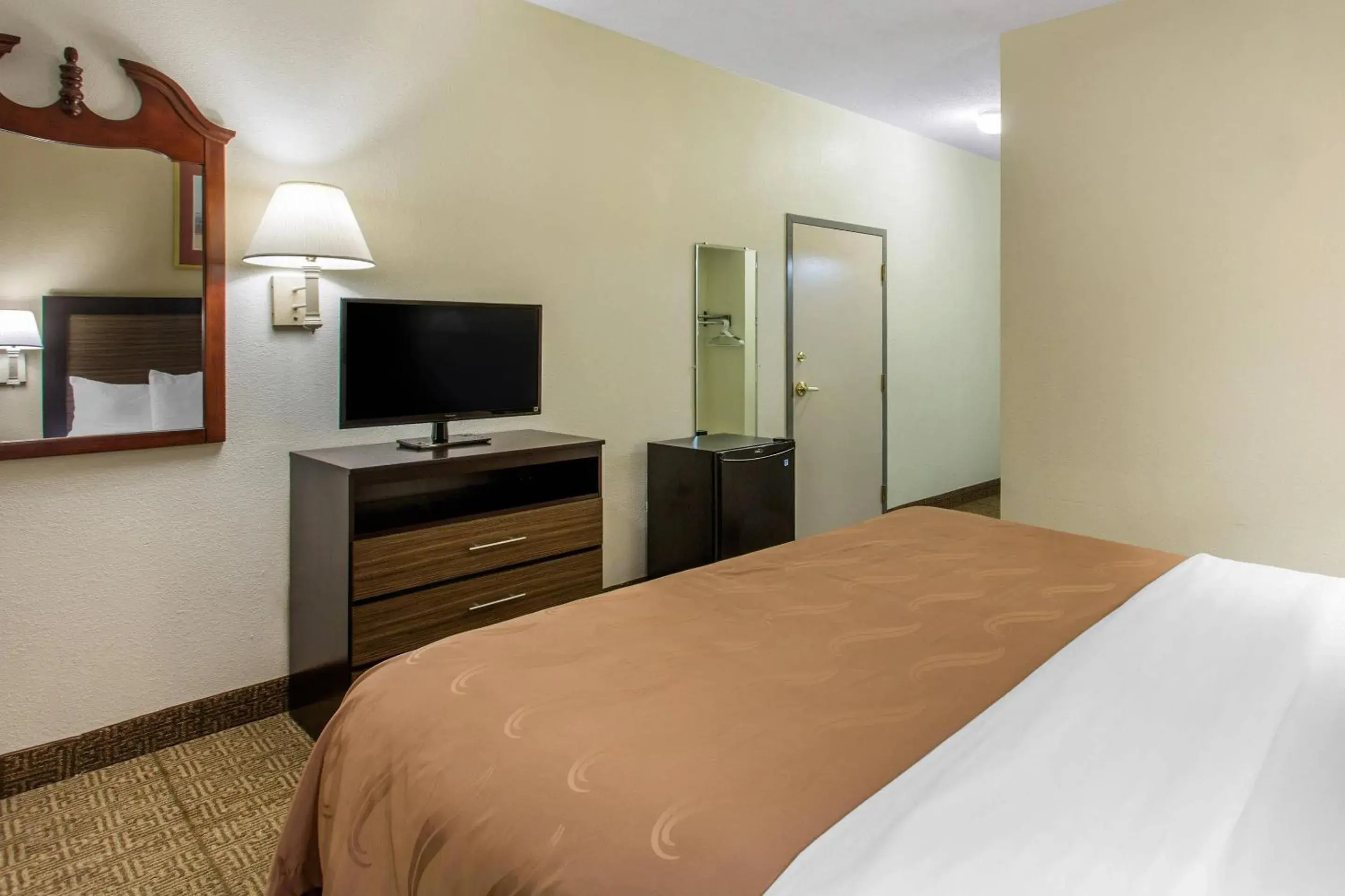 Bedroom, Bed in Quality Inn Surfside Myrtle Beach Bedroom, Bed in Quality Inn Surfside Myrtle Beach