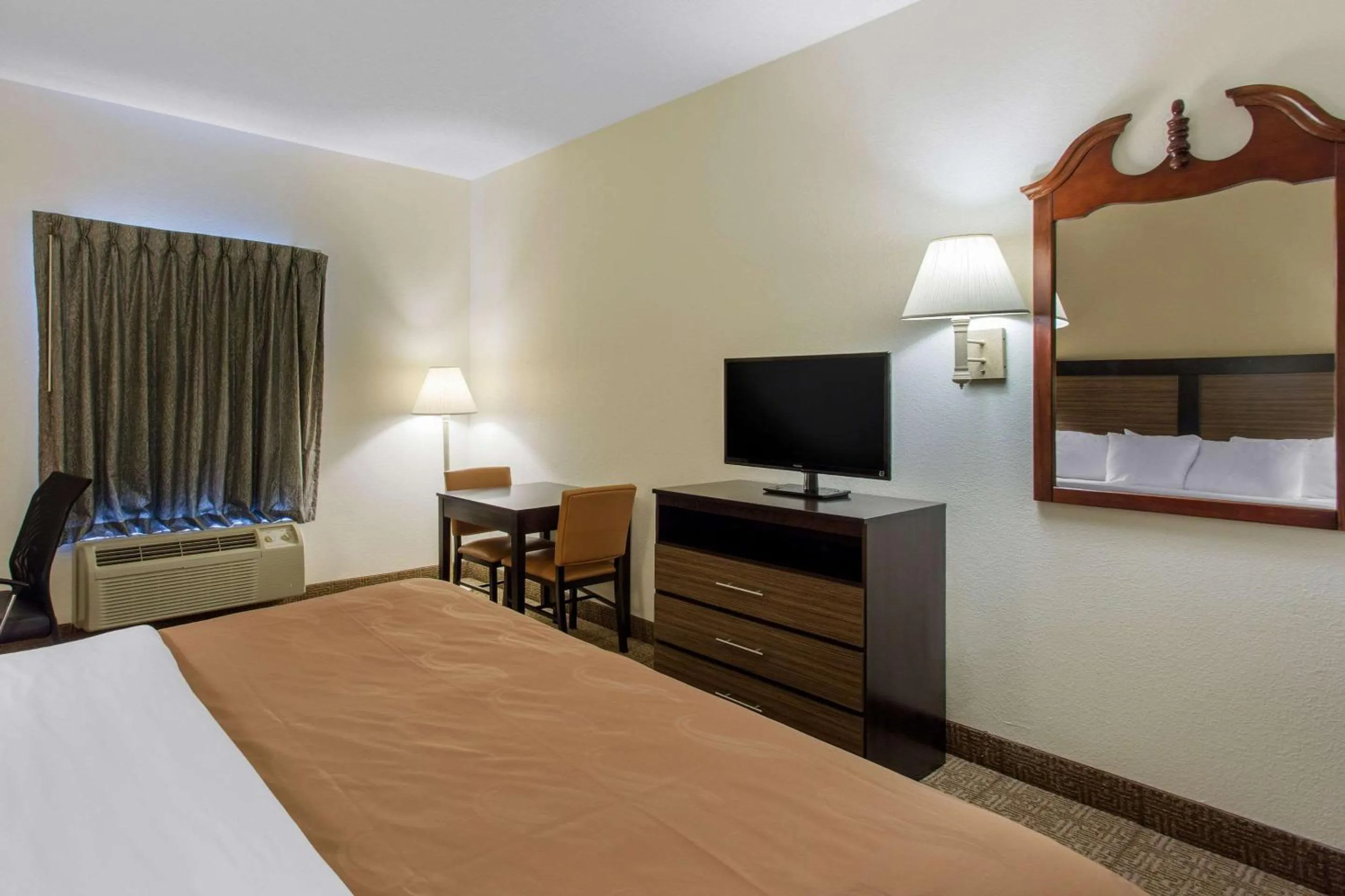 Photo of the whole room in Quality Inn Surfside Myrtle Beach