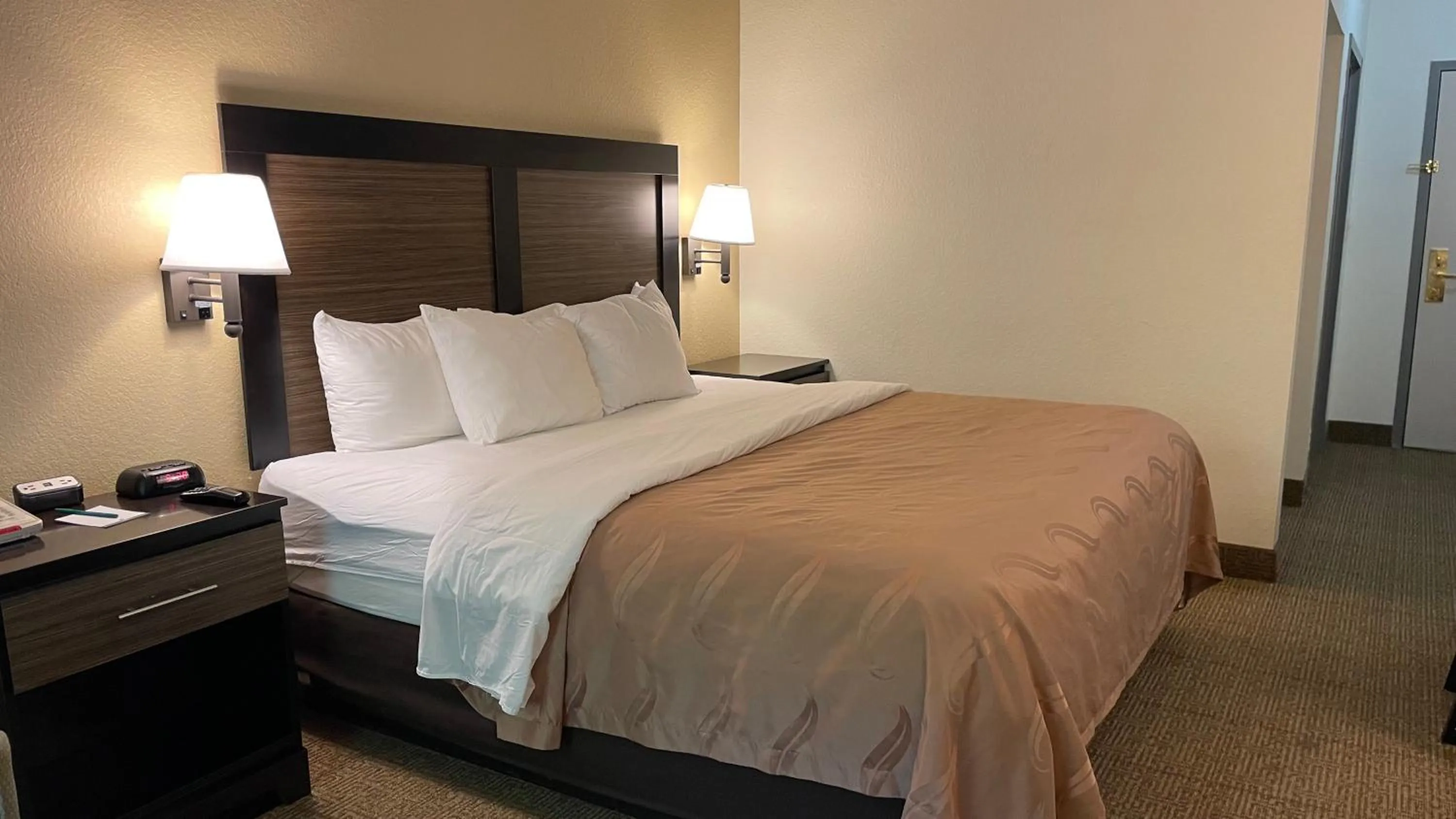 Bedroom, Bed in Quality Inn Surfside Myrtle Beach