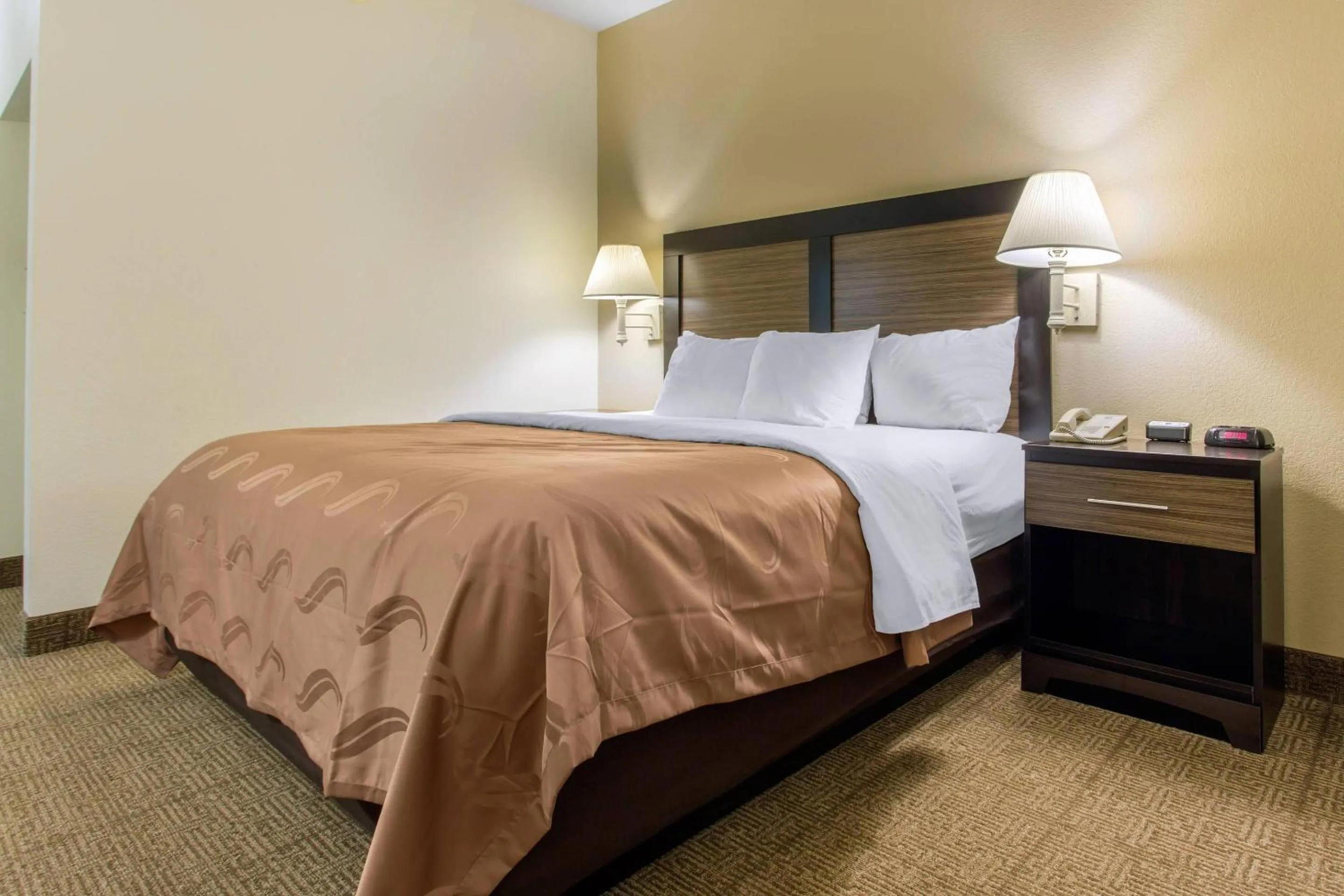 Bedroom, Bed in Quality Inn Surfside Myrtle Beach