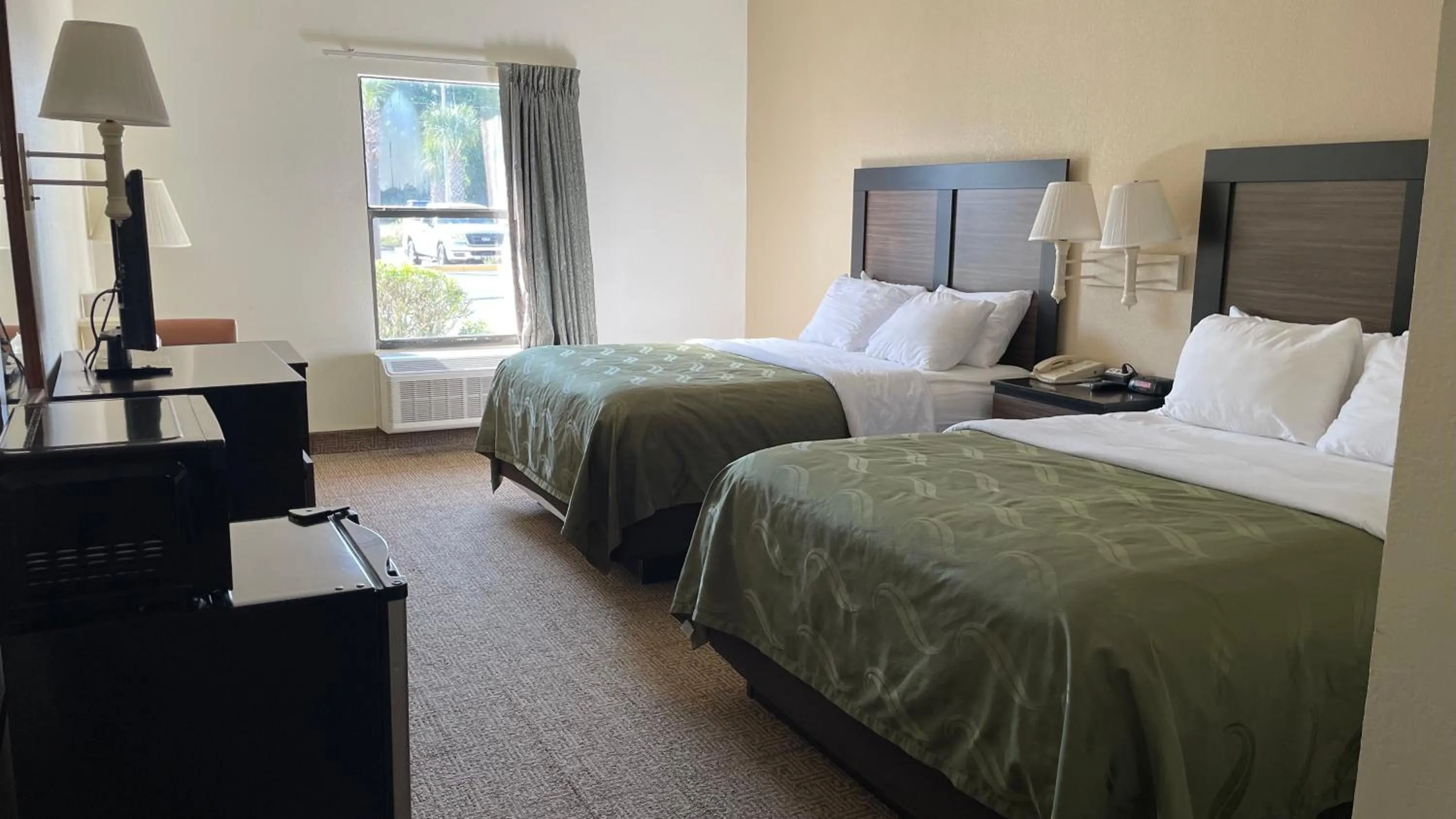 Bedroom, Bed in Quality Inn Surfside Myrtle Beach