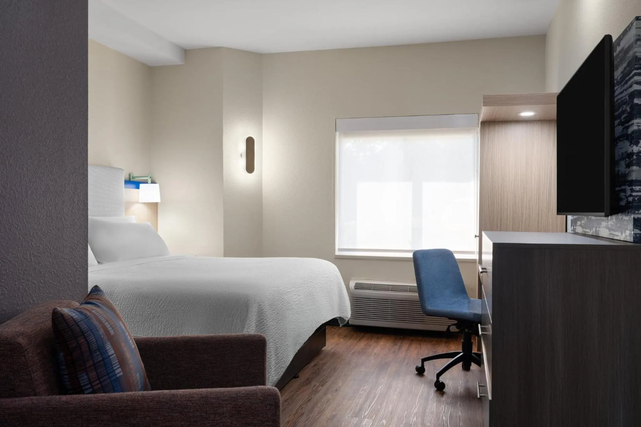 Photo of the whole room, Bed in Garner Hotel Aiken South by IHG