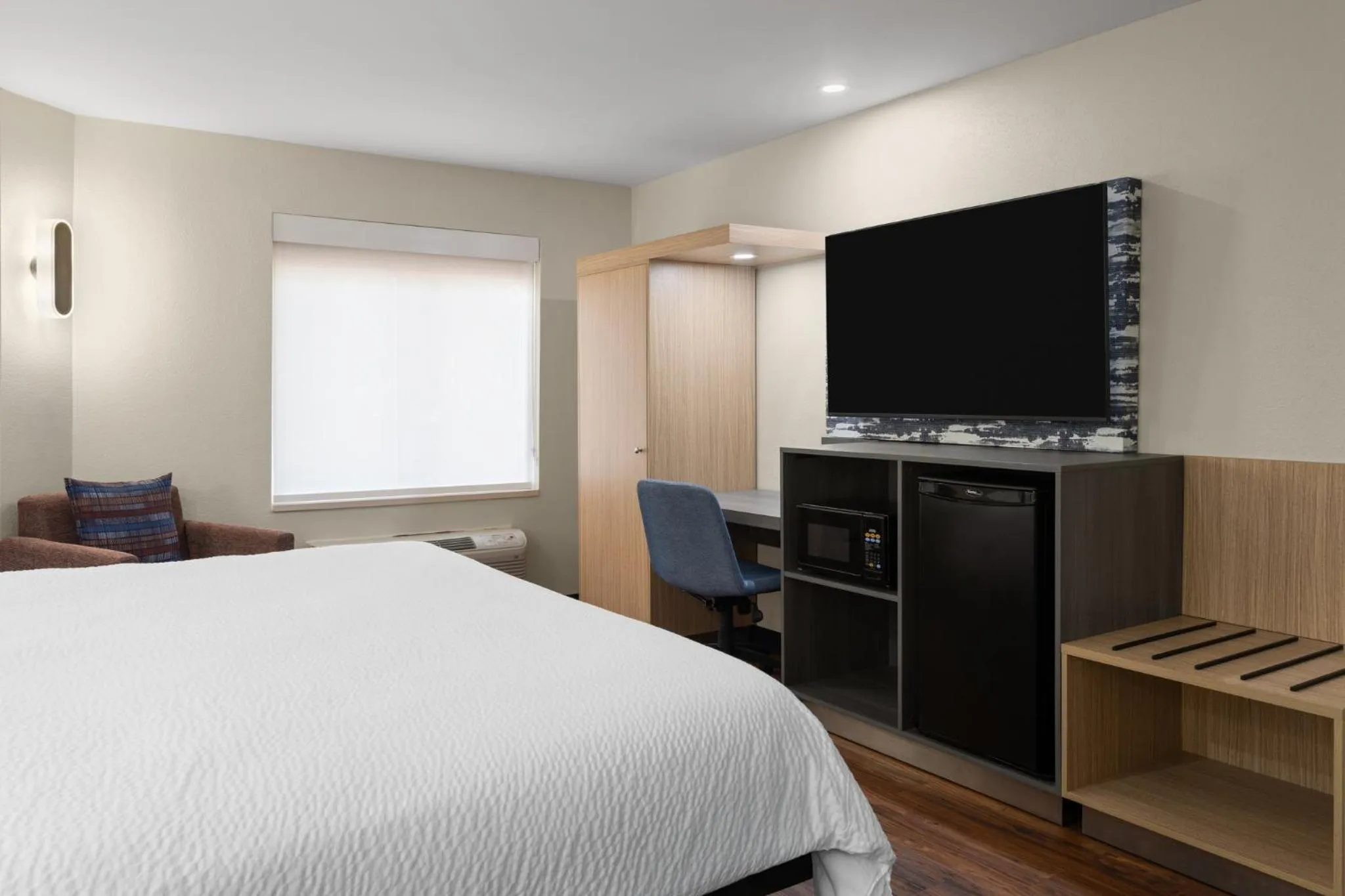 Photo of the whole room, Bed in Garner Hotel Aiken South by IHG