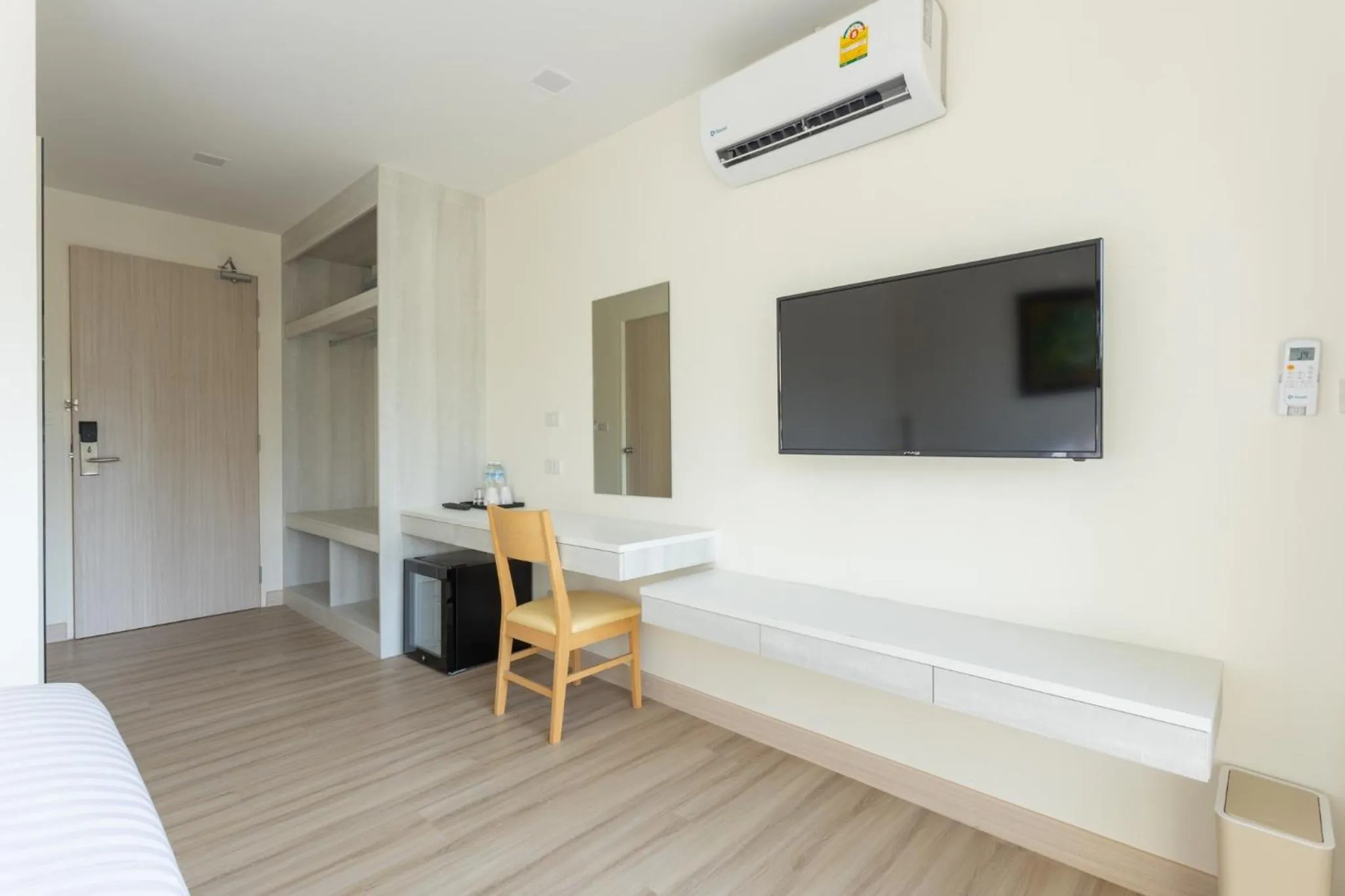 Bedroom, Bed in Porestva Hotel Sriracha