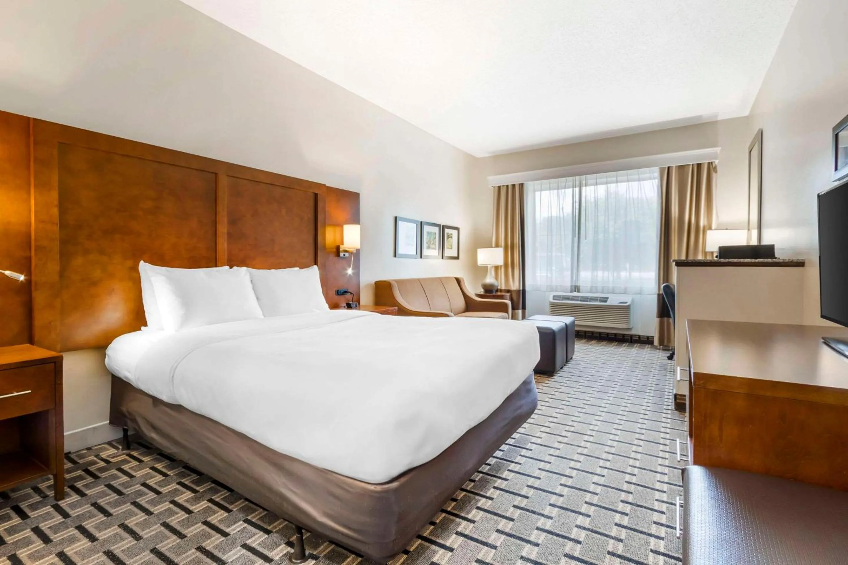 Bedroom, Bed in Comfort Inn Summerville - Charleston