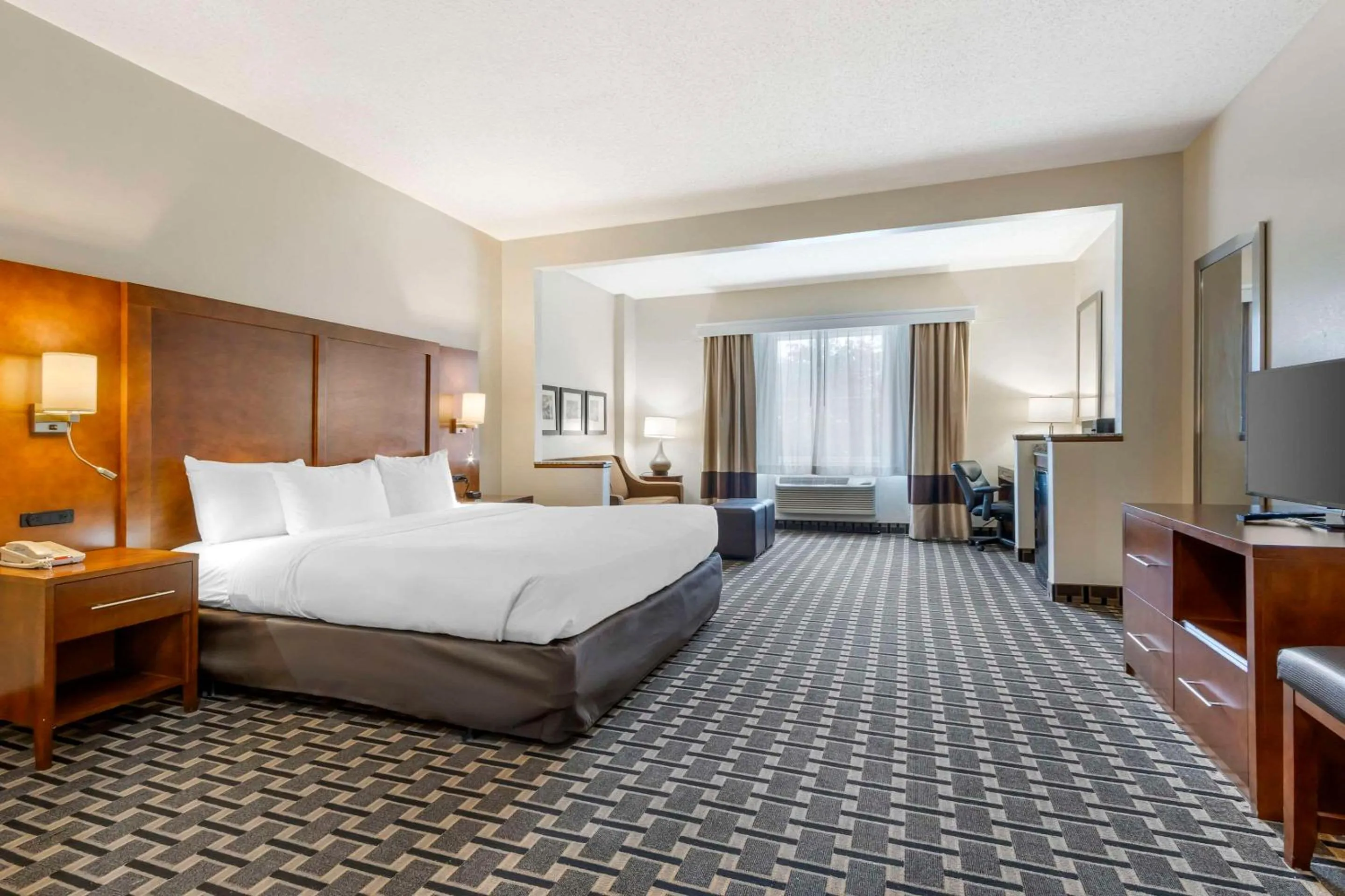 Bedroom, Bed in Comfort Inn Summerville - Charleston