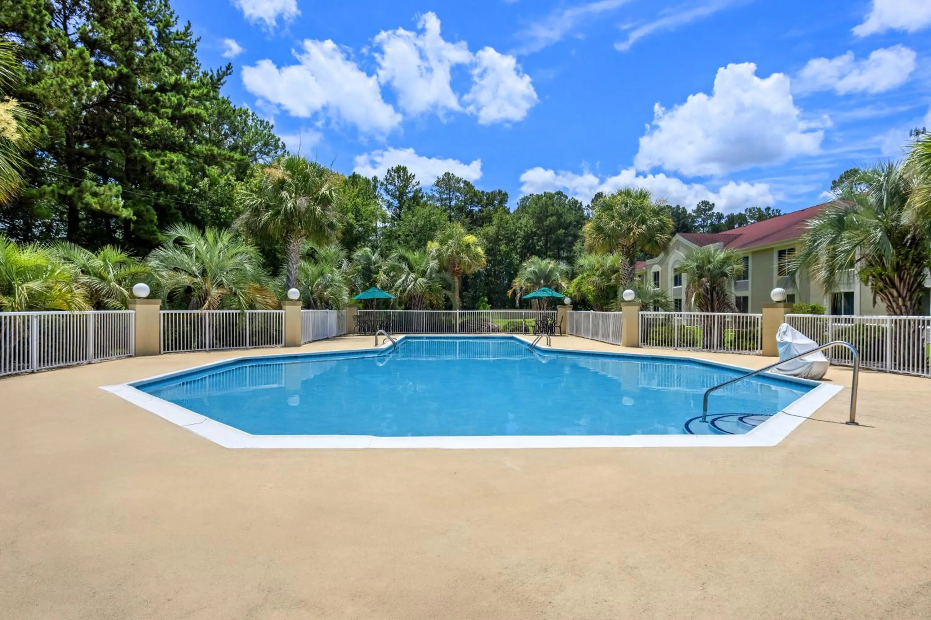 Property building in Comfort Inn & Suites Walterboro I-95