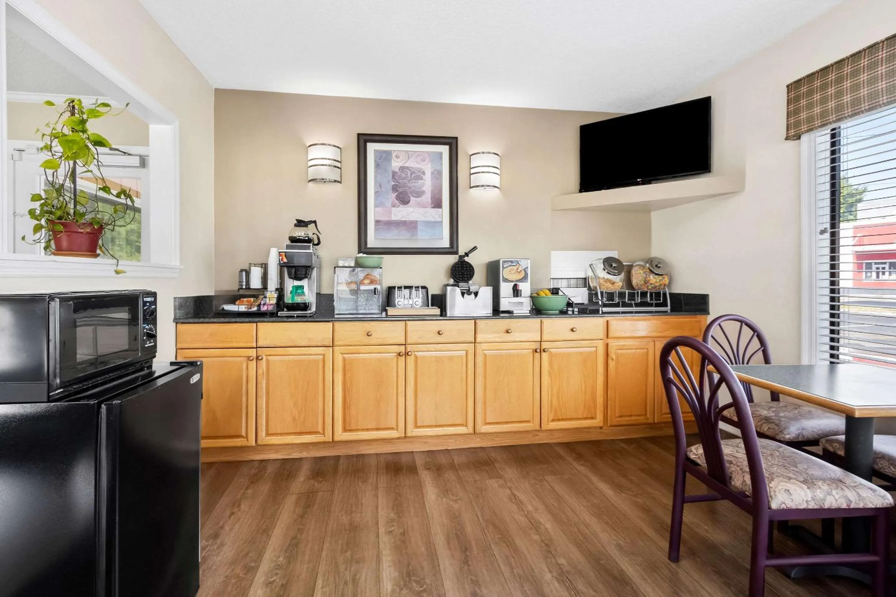 Breakfast in Econo Lodge St George