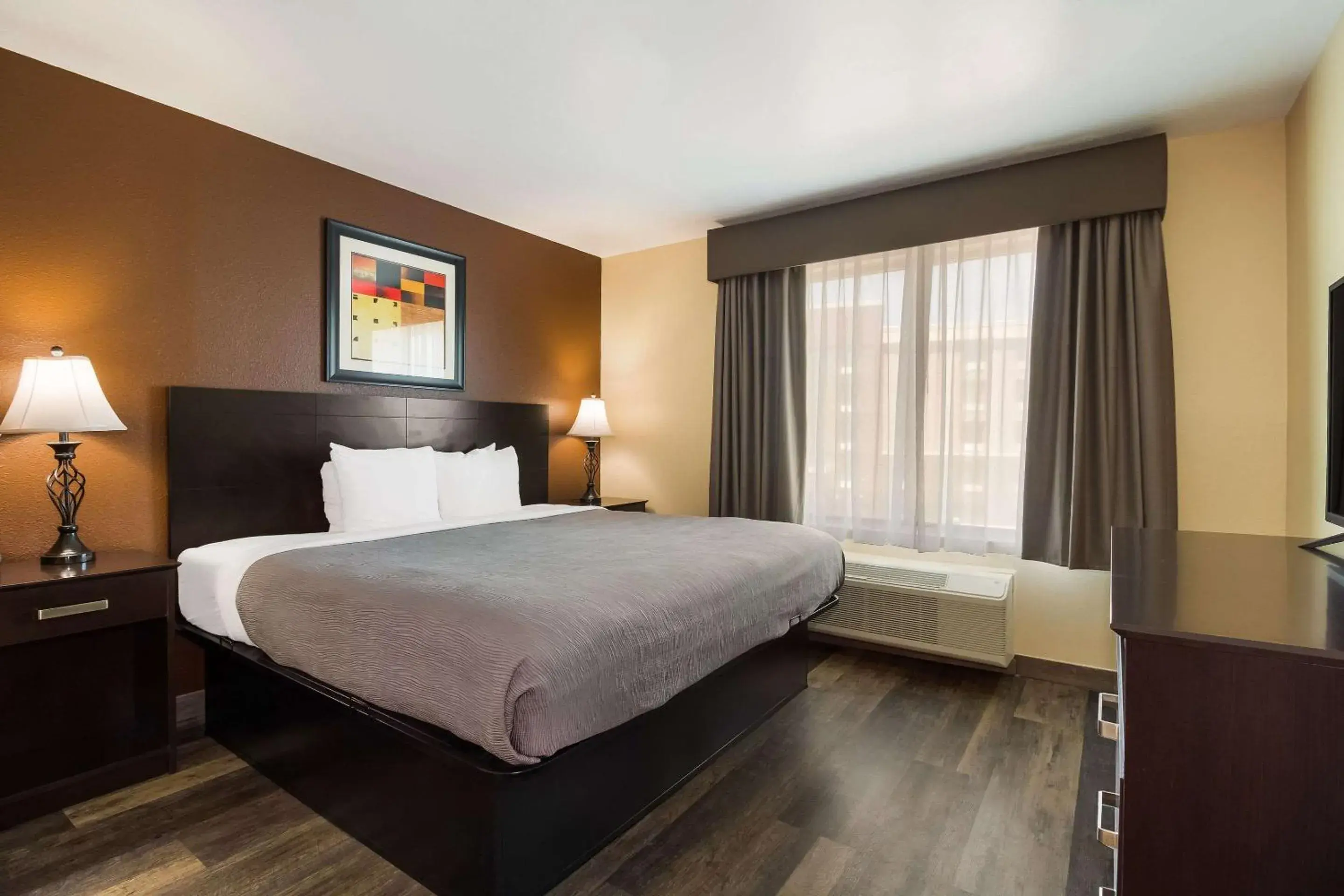 Bedroom, Bed in Quality Inn & Suites North Myrtle Beach Bedroom, Bed in Quality Inn & Suites North Myrtle Beach