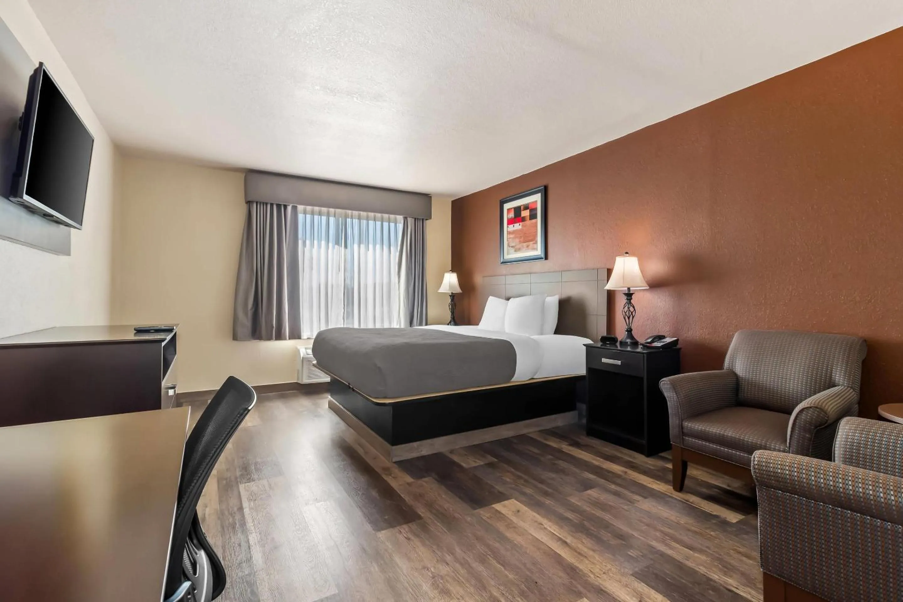 Bedroom, Bed in Quality Inn & Suites North Myrtle Beach