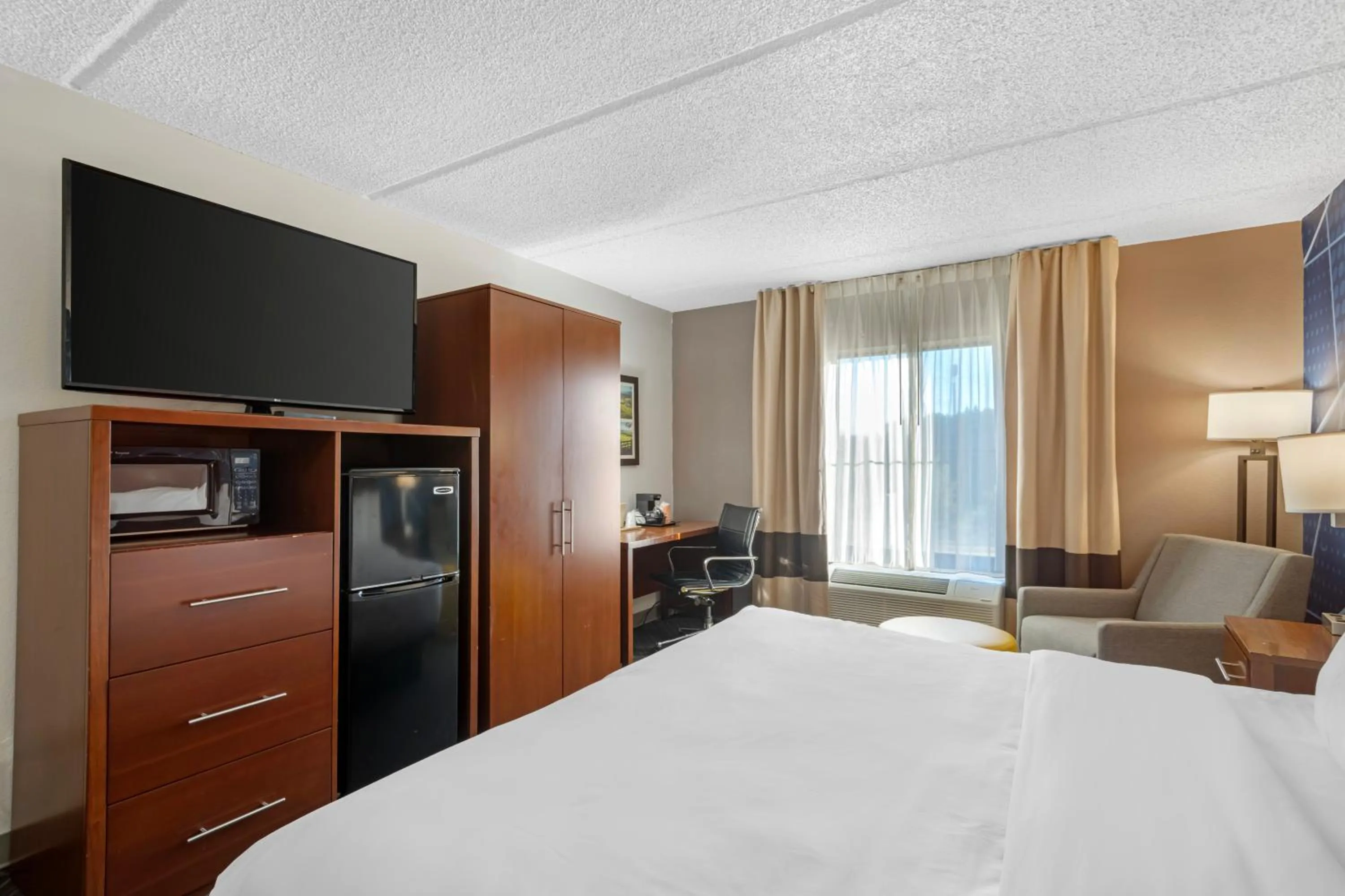 Bedroom, Bed in Comfort Inn & Suites Spartanburg North