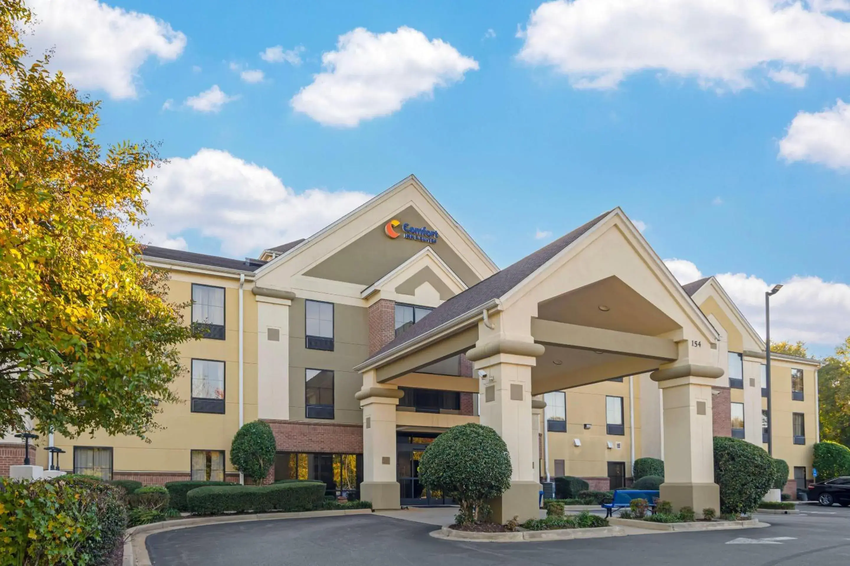Property building in Comfort Inn & Suites Spartanburg North Property building in Comfort Inn & Suites Spartanburg North