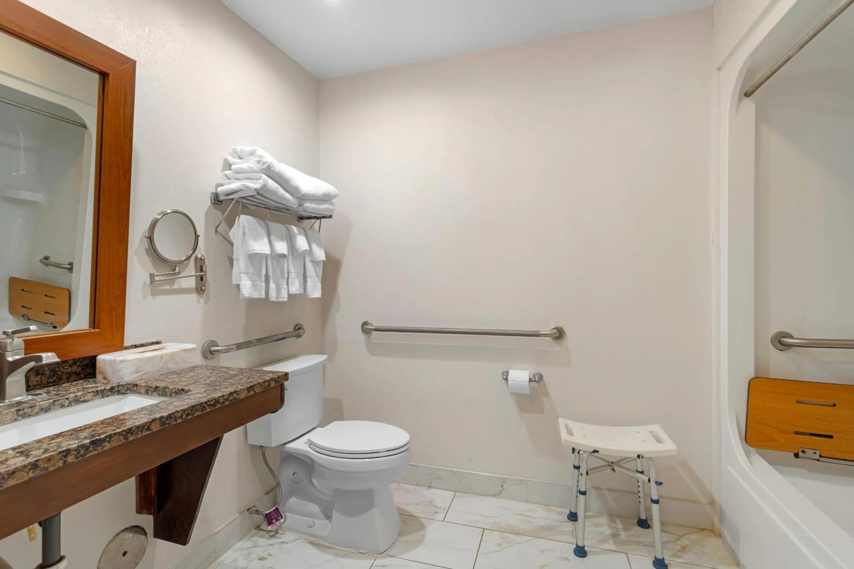 Bathroom in Comfort Inn & Suites Spartanburg North