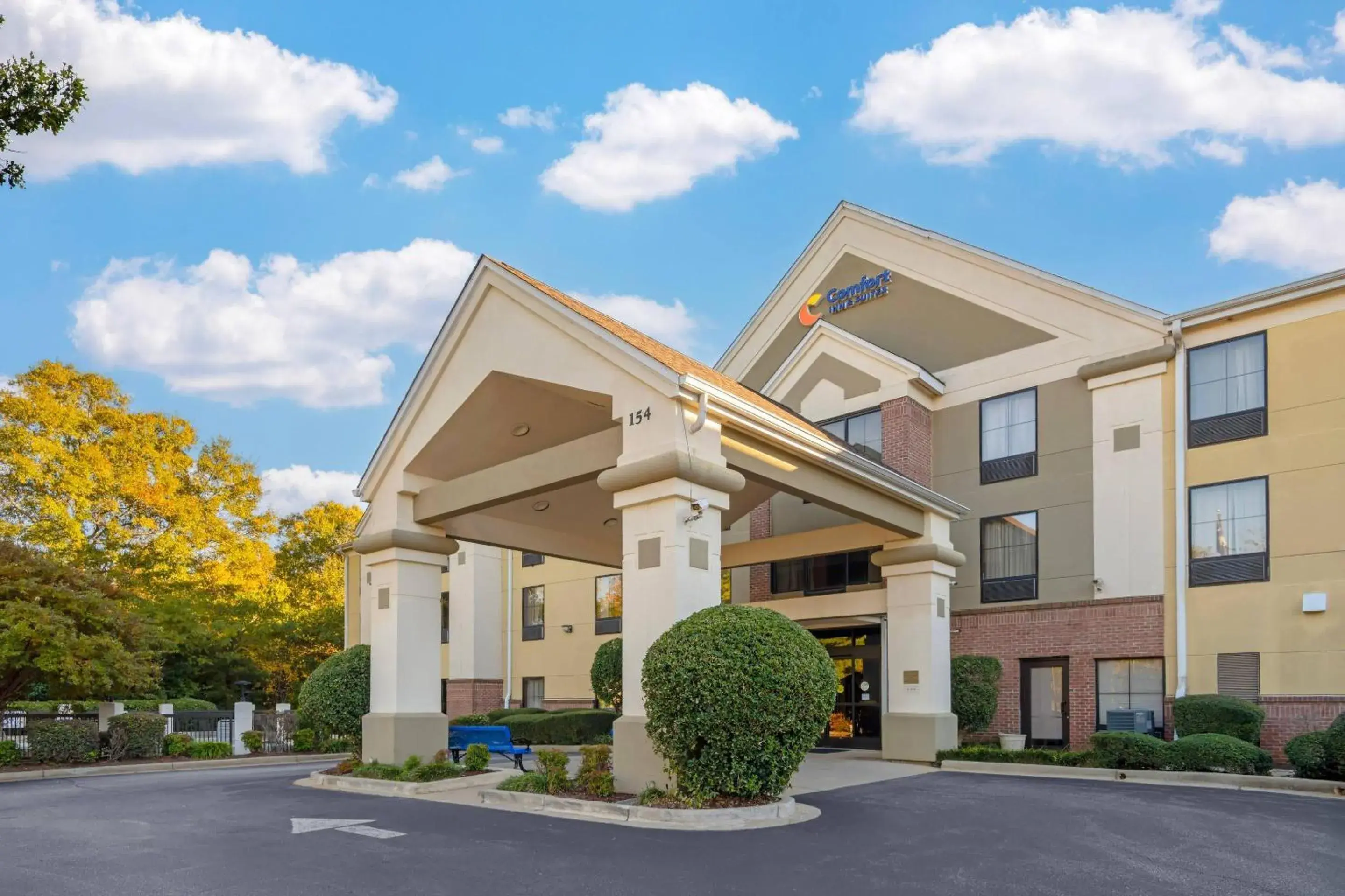 Property building in Comfort Inn & Suites Spartanburg North Property building in Comfort Inn & Suites Spartanburg North