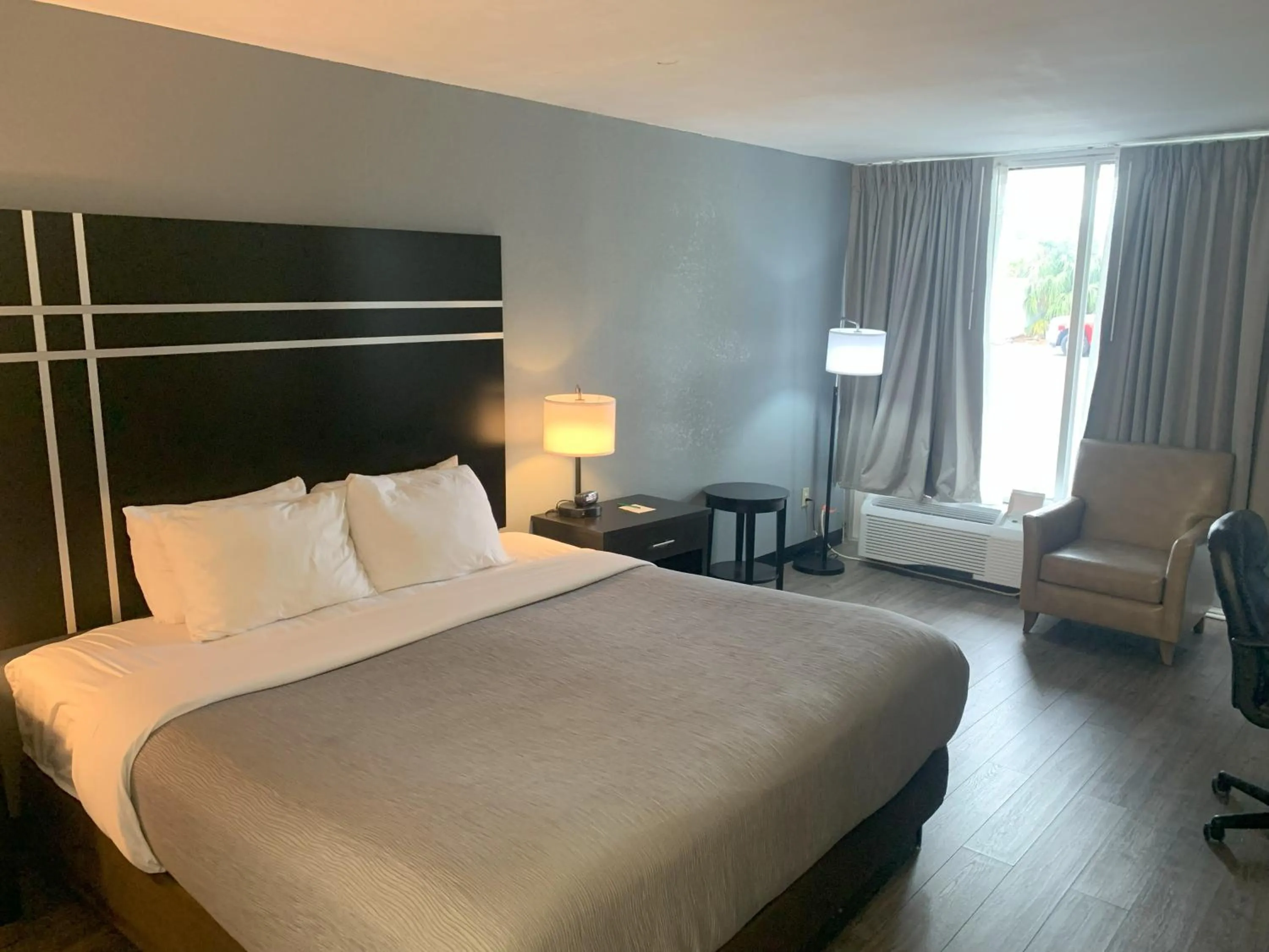 Photo of the whole room, Bed in Quality Inn & Suites Hardeeville - Savannah North