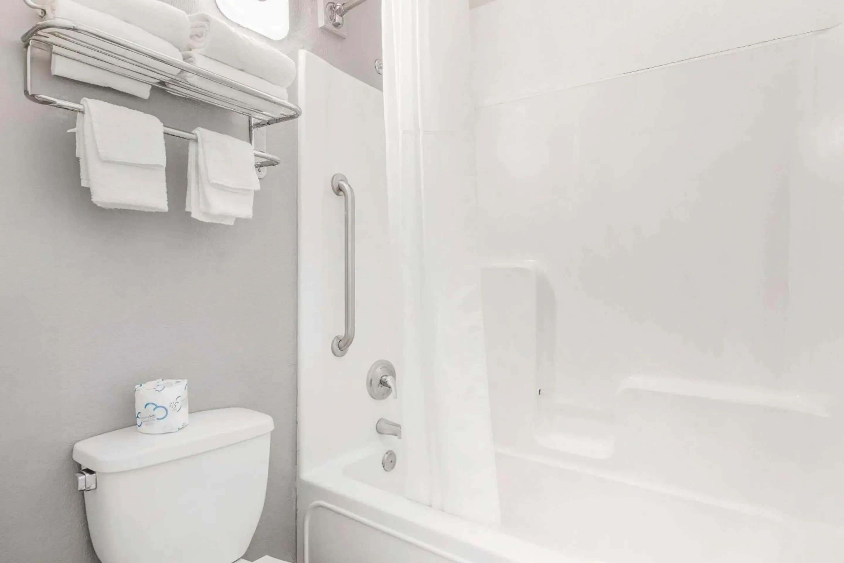 Queen Suite - Non-Smoking in Quality Inn & Suites Hardeeville - Savannah North Queen Suite - Non-Smoking in Quality Inn & Suites Hardeeville - Savannah North