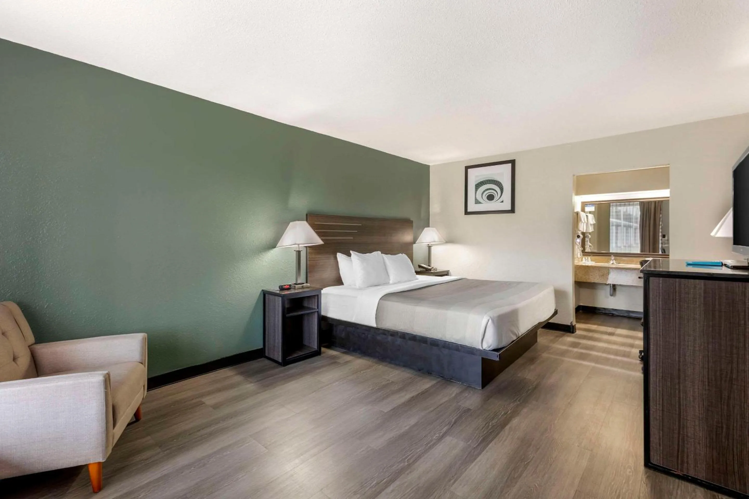 Bedroom, Bed in Quality Inn & Suites Santee I-95