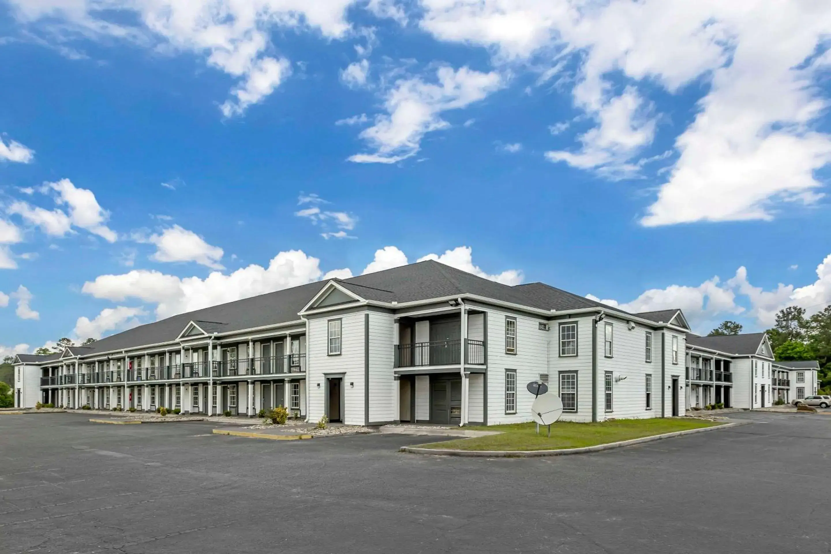 Property building in Quality Inn & Suites Santee I-95 Property building in Quality Inn & Suites Santee I-95