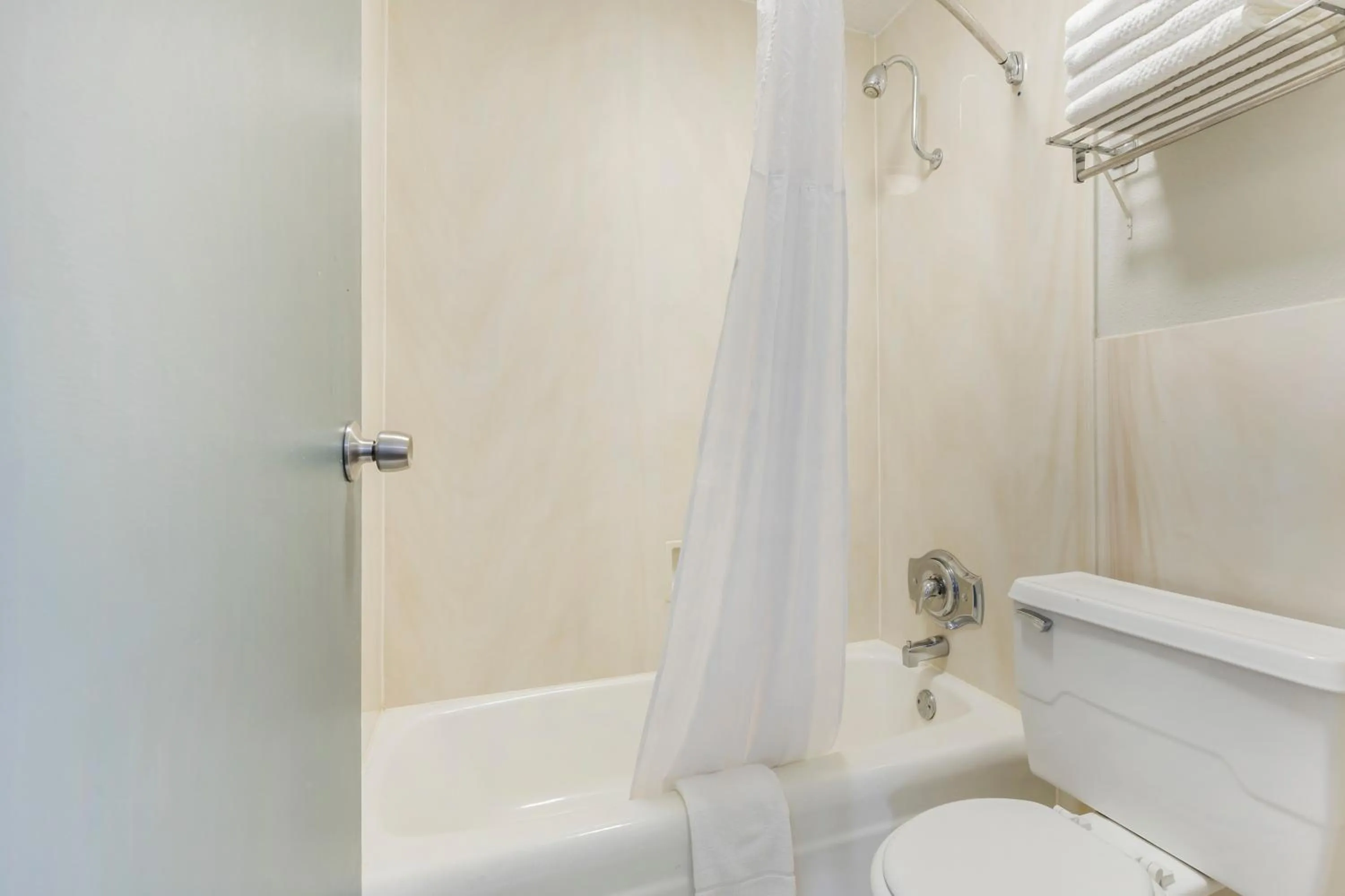 Bathroom in Quality Inn & Suites Santee I-95