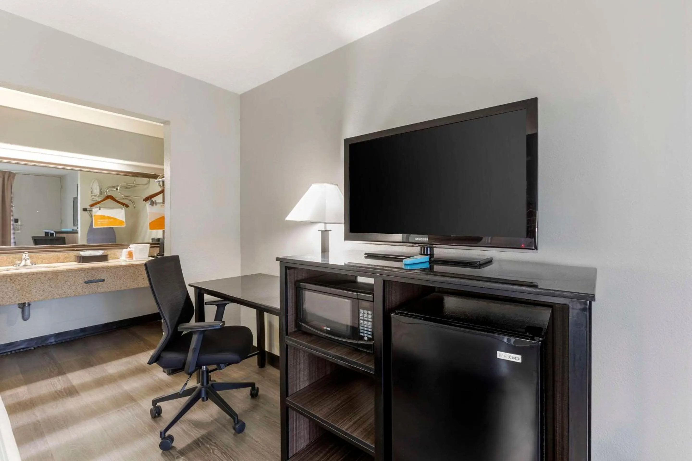 Bedroom in Quality Inn & Suites Santee I-95