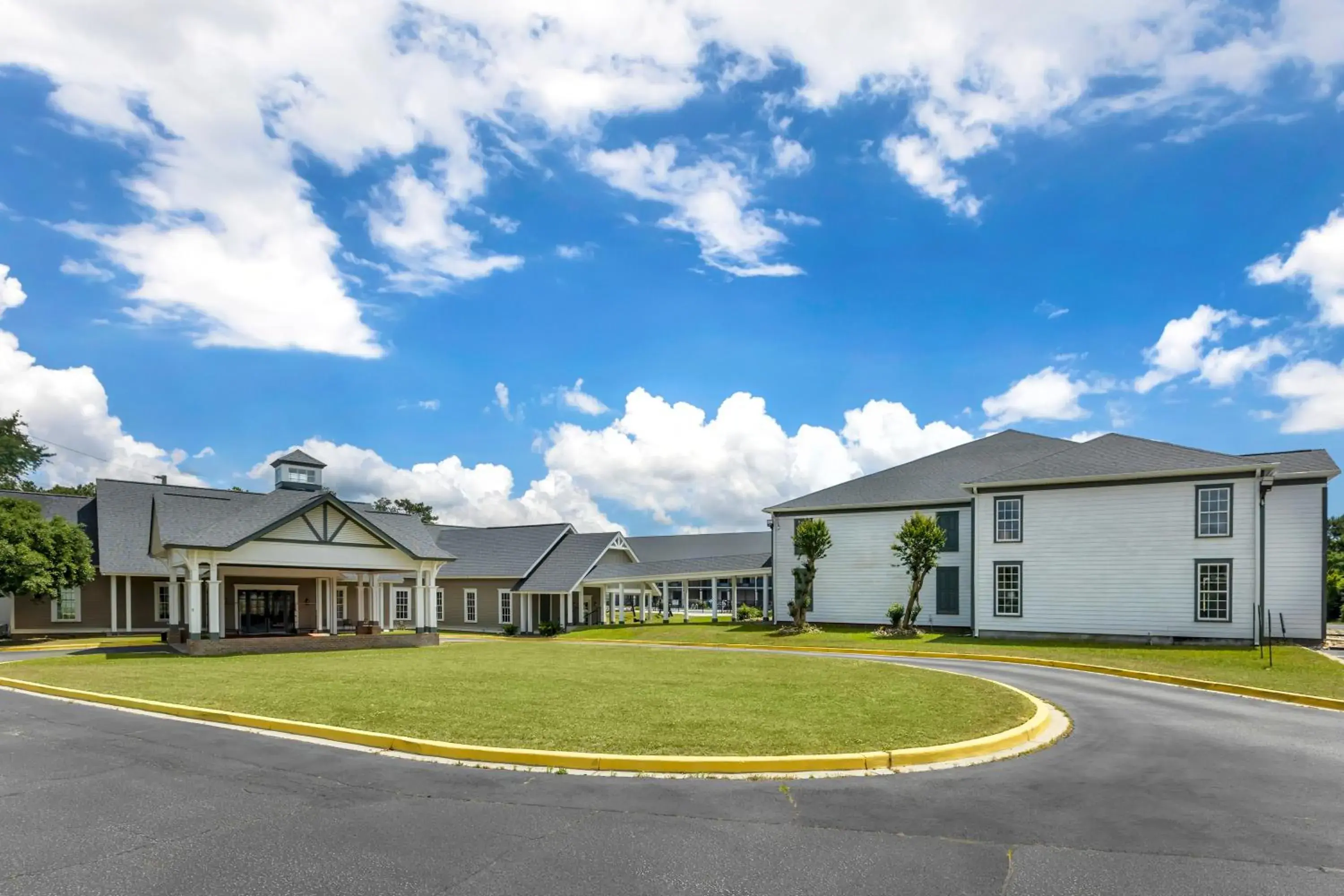 Property building in Quality Inn & Suites Santee I-95 Property building in Quality Inn & Suites Santee I-95