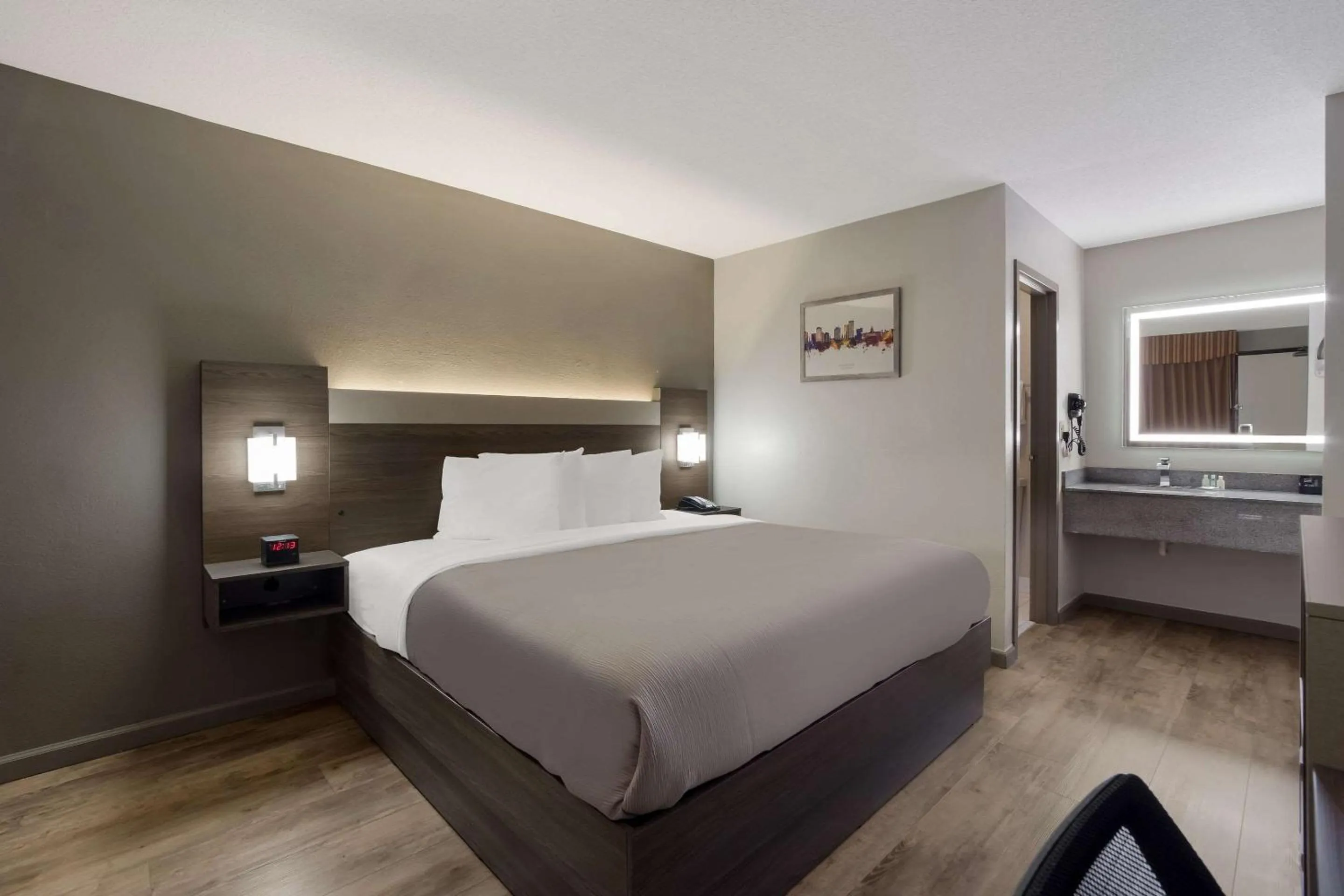 Bedroom, Bed in Quality Inn Fort Jackson