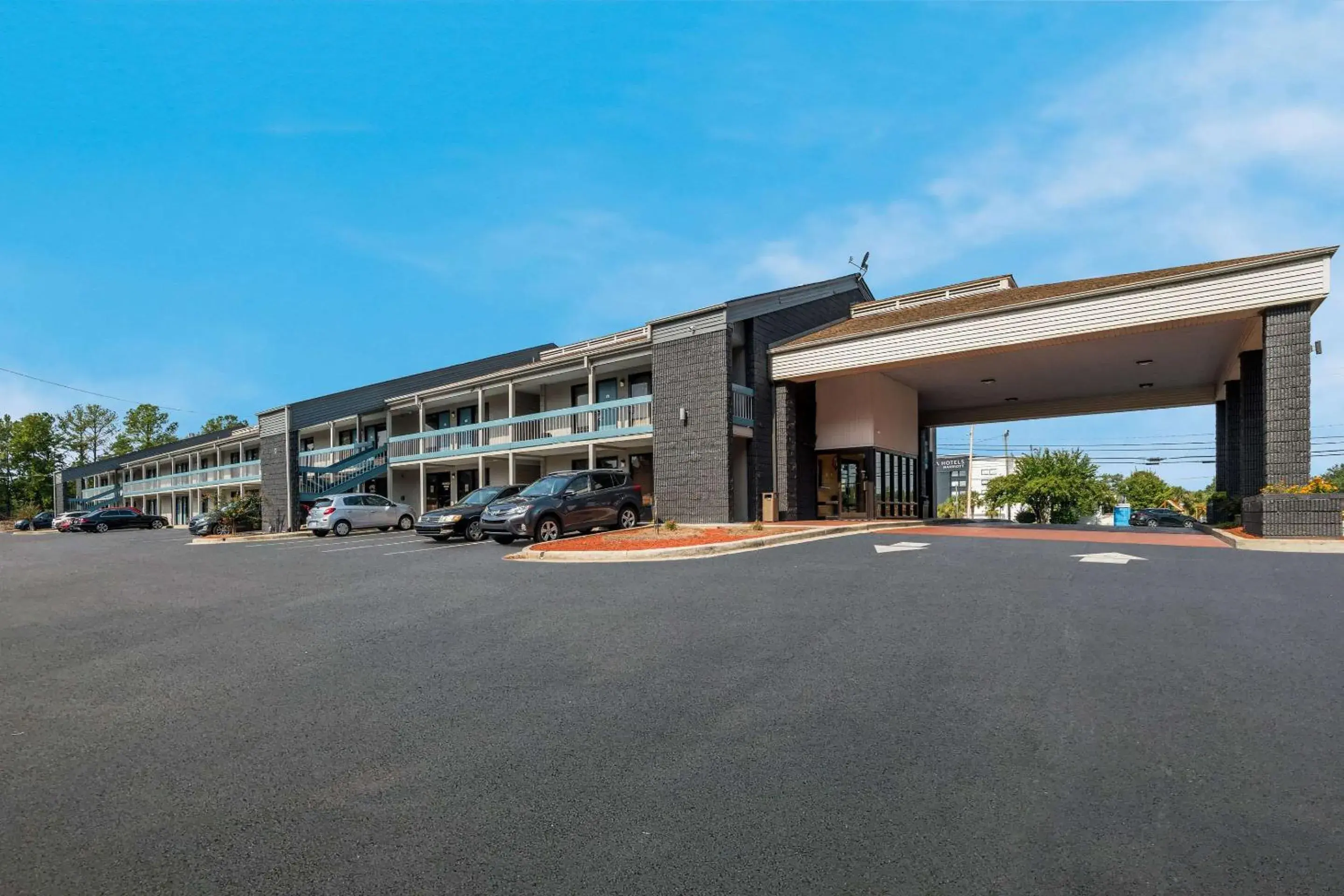 Property building in Quality Inn Fort Jackson Property building in Quality Inn Fort Jackson