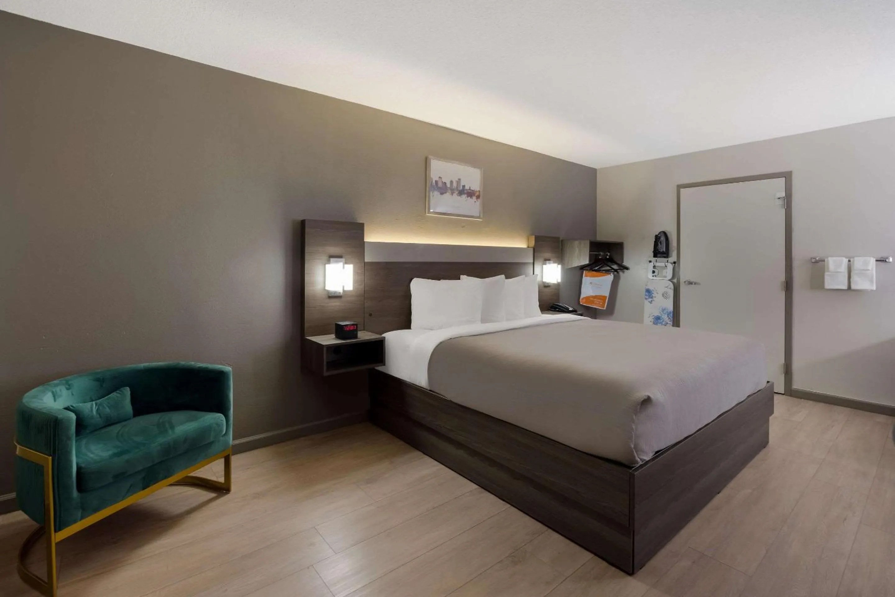 Bedroom, Bed in Quality Inn Fort Jackson