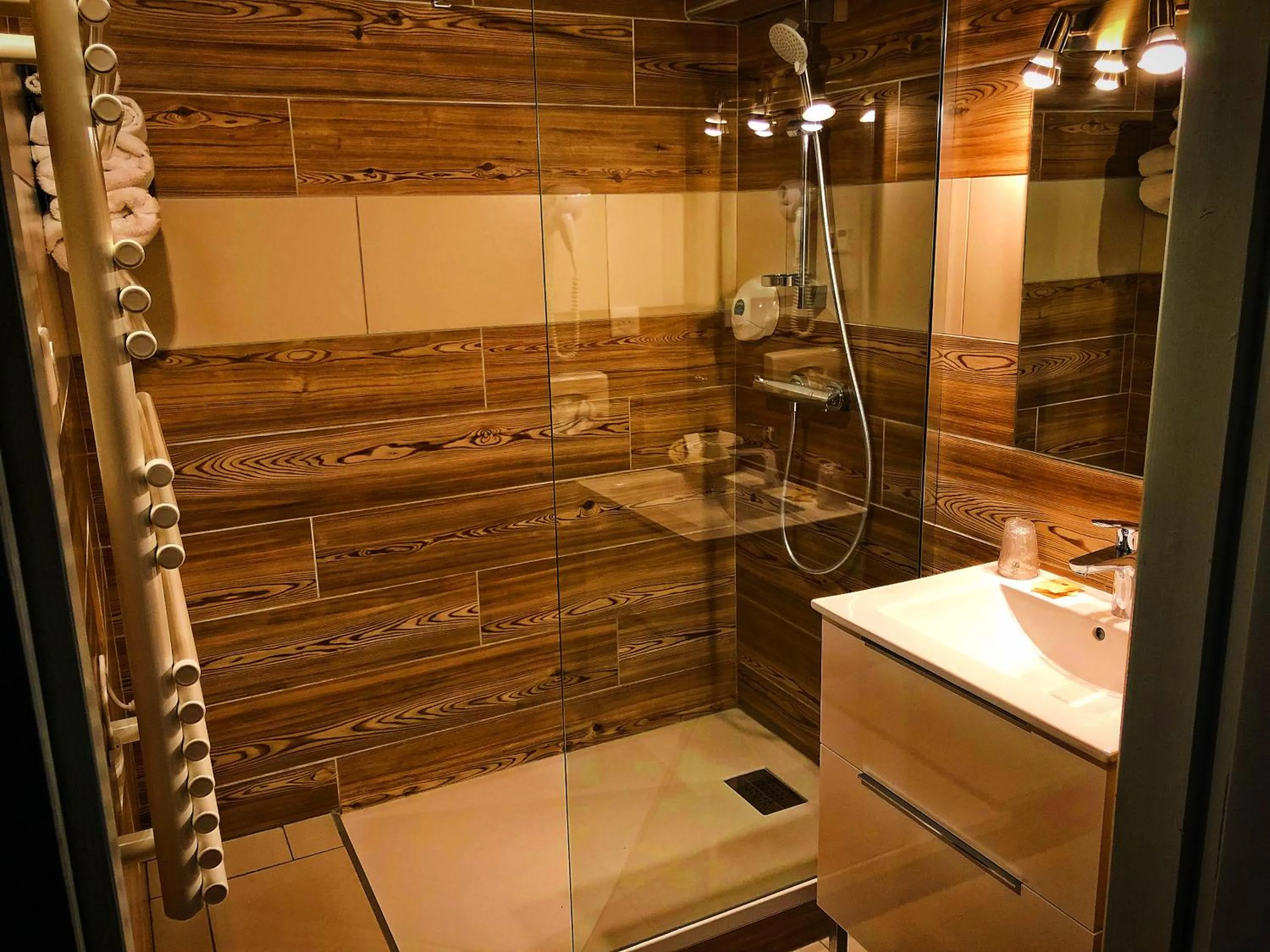 Bathroom in Hôtel & Spa La Ferme de l'Izoard