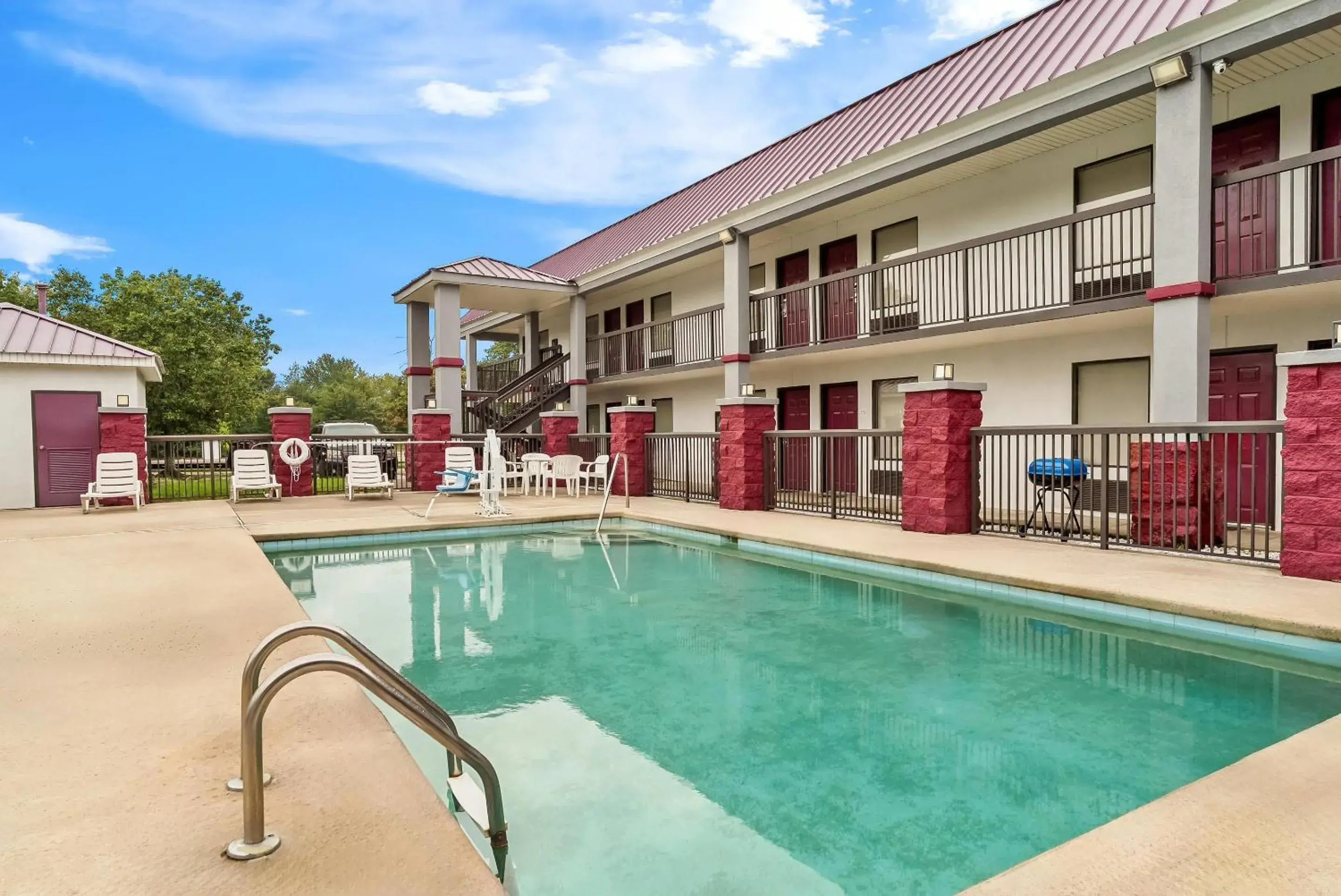 Swimming pool in Quality Inn Aiken North Swimming pool in Quality Inn Aiken North
