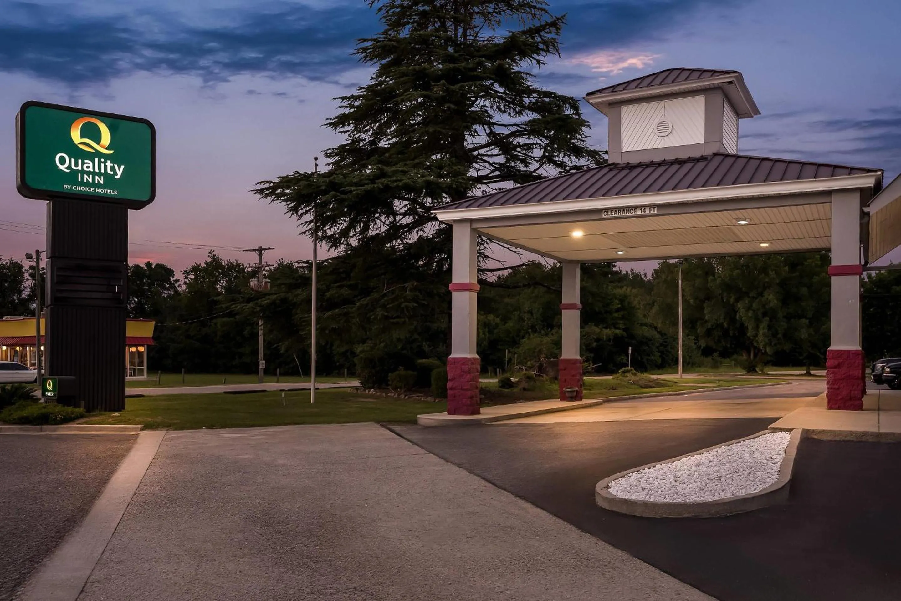 Property building in Quality Inn Aiken North