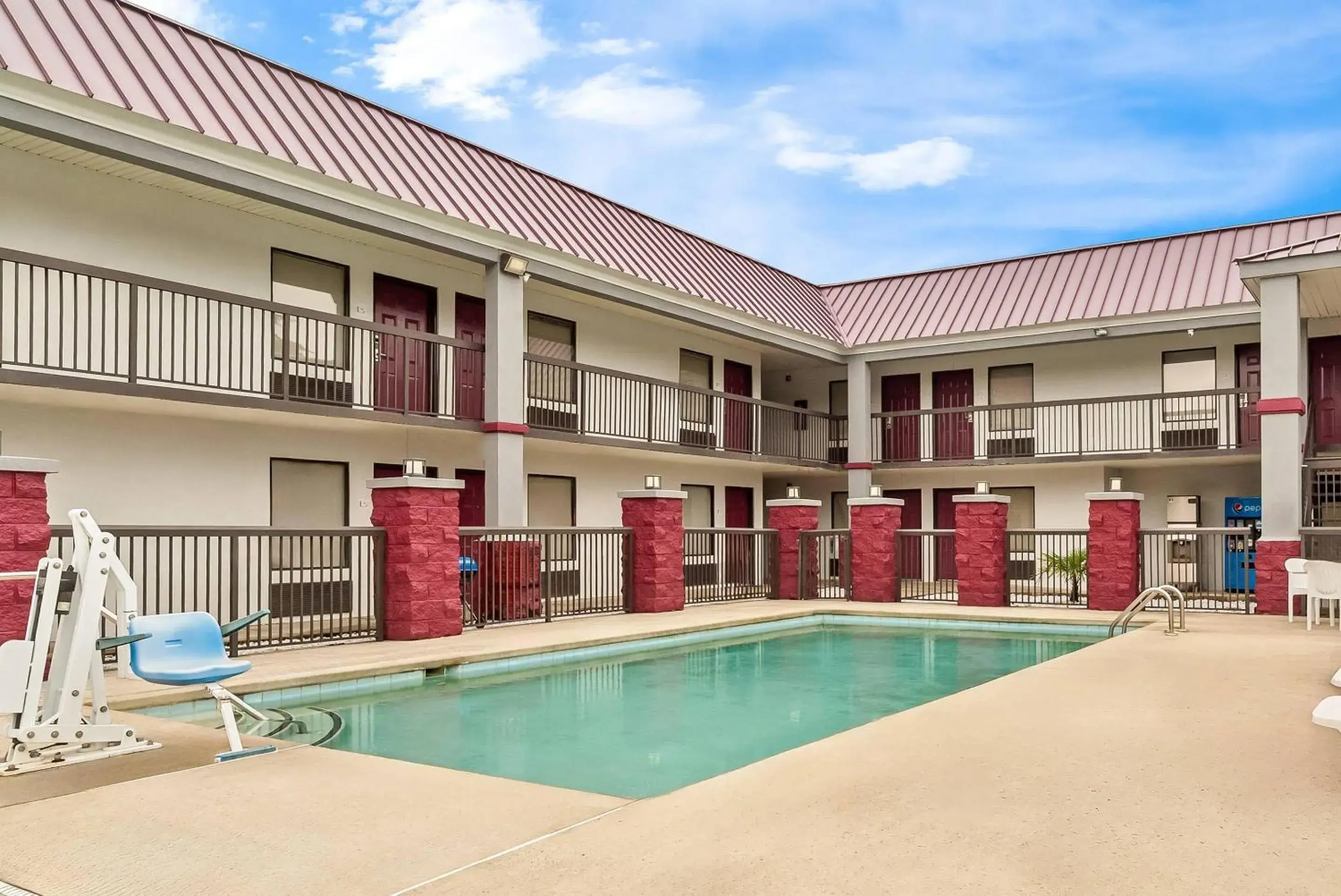 Swimming pool in Quality Inn Aiken North Swimming pool in Quality Inn Aiken North