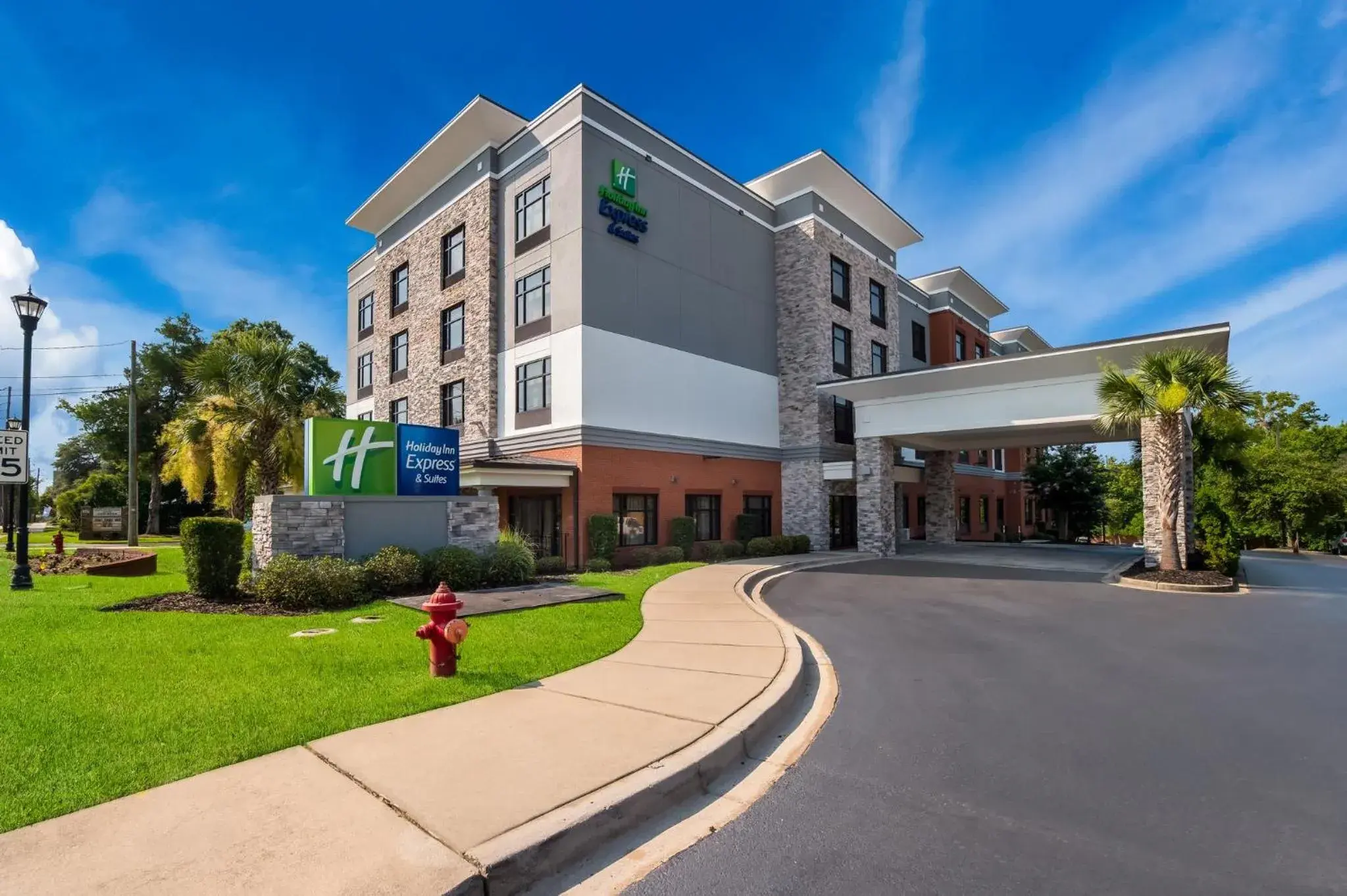 Property building in Holiday Inn Express & Suites Lexington by IHG Property building in Holiday Inn Express & Suites Lexington by IHG